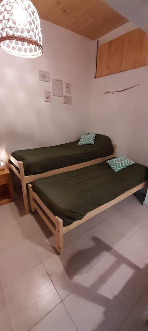 Casa con pileta, jardín, cochera y parrilla en Chascomús. Capac. 4 personas