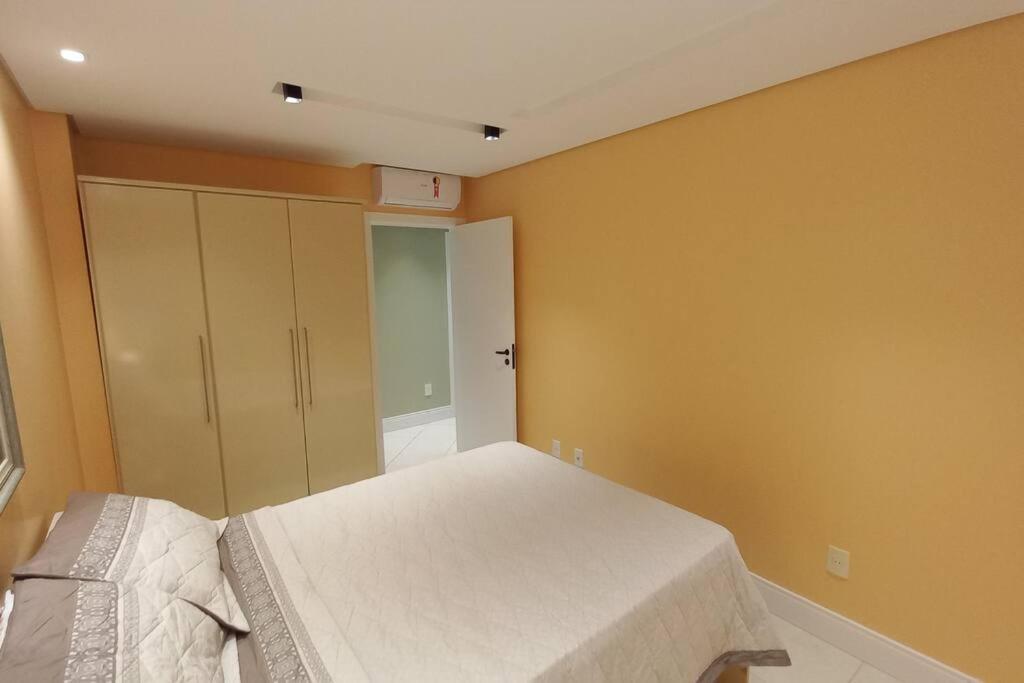 Condominio Agua Marinha, Praia Brava; 3 quartos, frente mar,