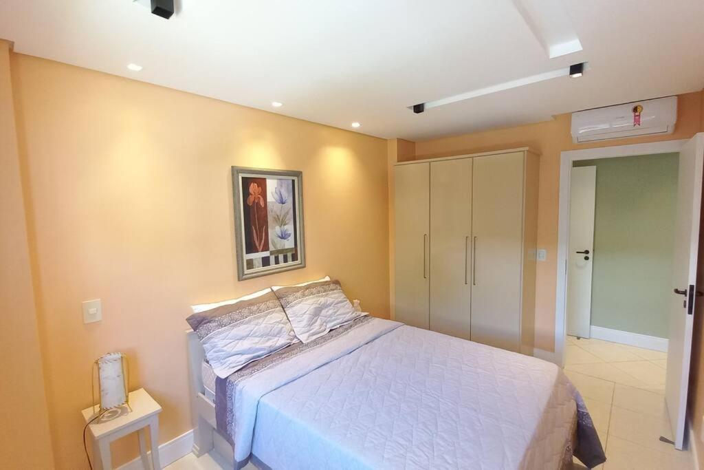 Condominio Agua Marinha, Praia Brava; 3 quartos, frente mar,