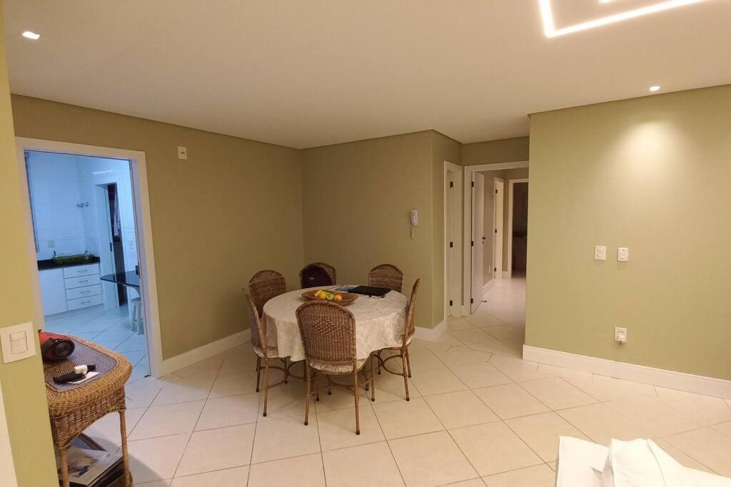 Condominio Agua Marinha, Praia Brava; 3 quartos, frente mar,