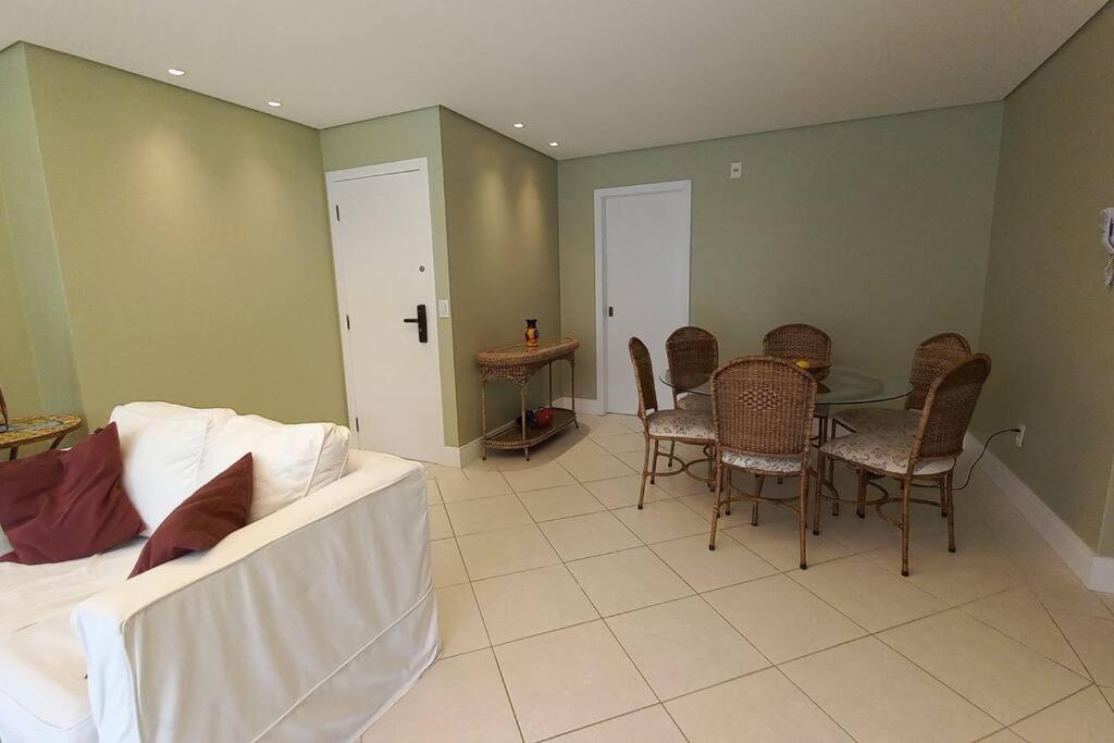 Condominio Agua Marinha, Praia Brava; 3 quartos, frente mar,