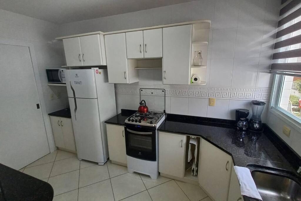 Condominio Agua Marinha, Praia Brava; 3 quartos, frente mar,