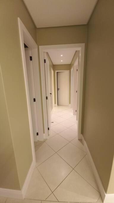 Condominio Agua Marinha, Praia Brava; 3 quartos, frente mar,