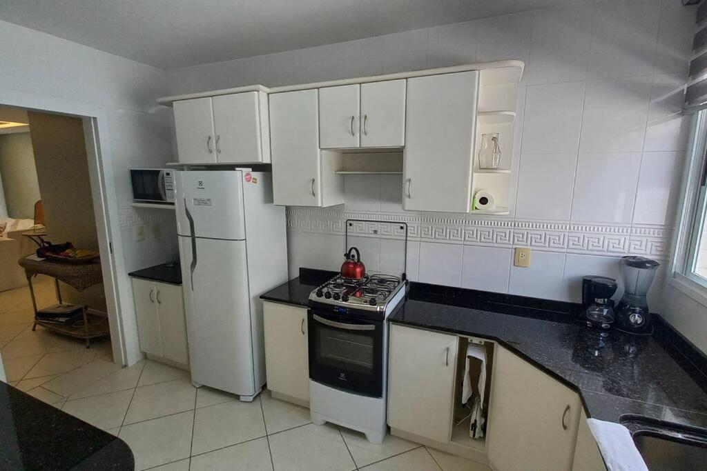 Condominio Agua Marinha, Praia Brava; 3 quartos, frente mar,