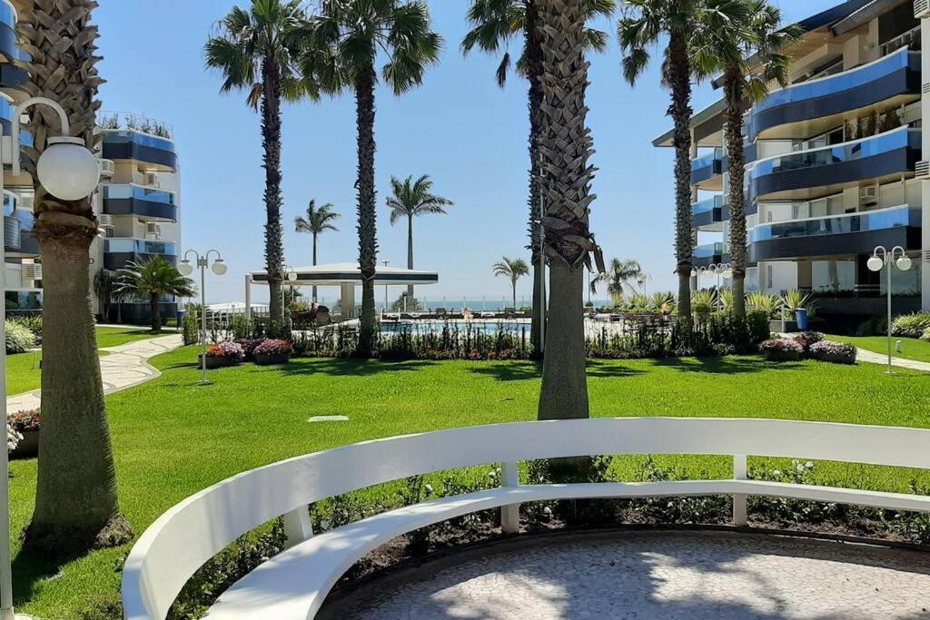 Condominio Agua Marinha, Praia Brava; 3 quartos, frente mar,