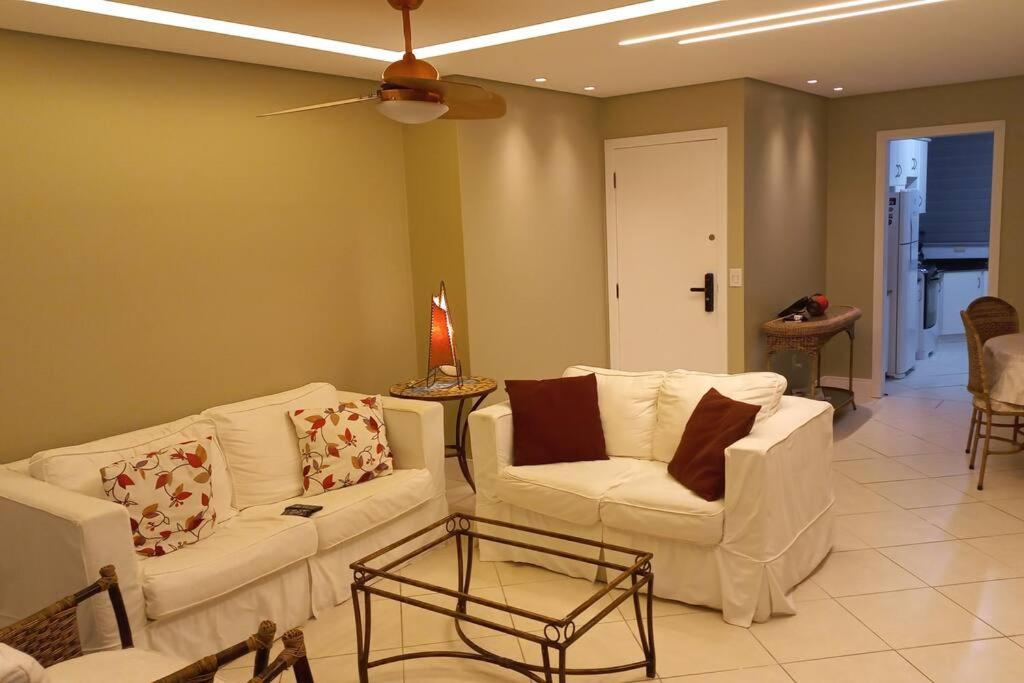Condominio Agua Marinha, Praia Brava; 3 quartos, frente mar,