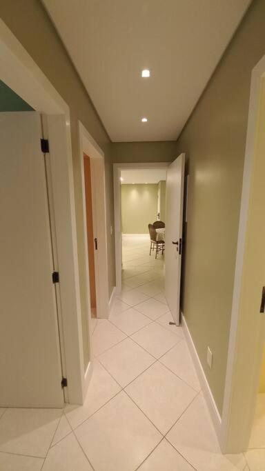 Condominio Agua Marinha, Praia Brava; 3 quartos, frente mar,