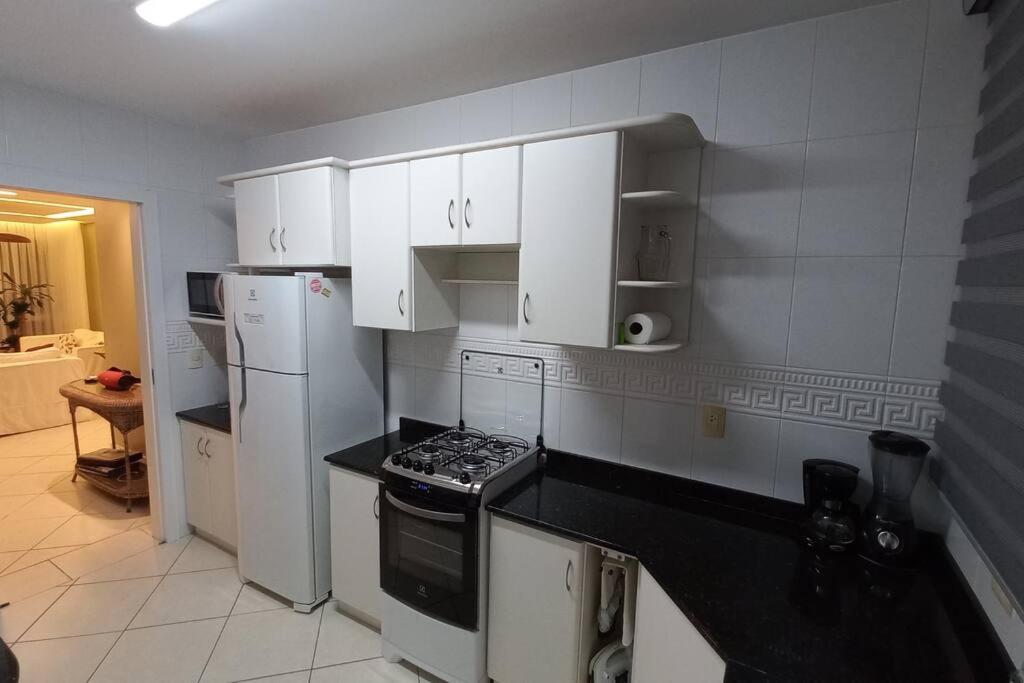 Condominio Agua Marinha, Praia Brava; 3 quartos, frente mar,