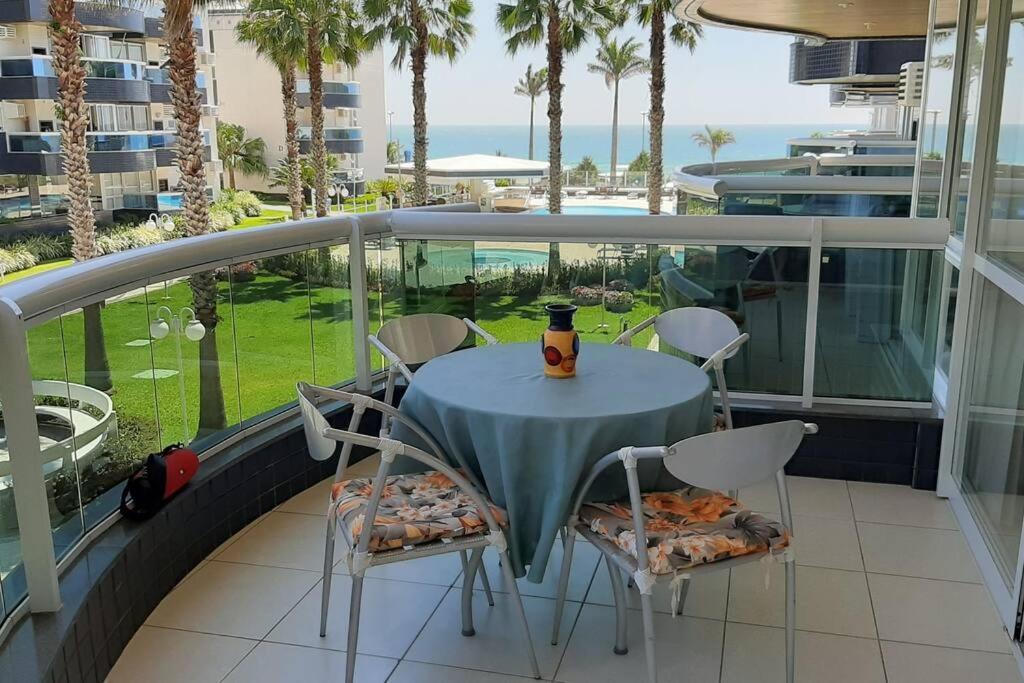 Condominio Agua Marinha, Praia Brava; 3 quartos, frente mar,