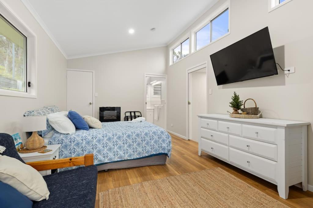 Newly Renovated Hyams Beach Cottage