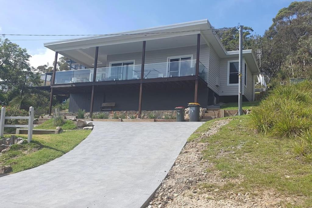 Newly Renovated Hyams Beach Cottage
