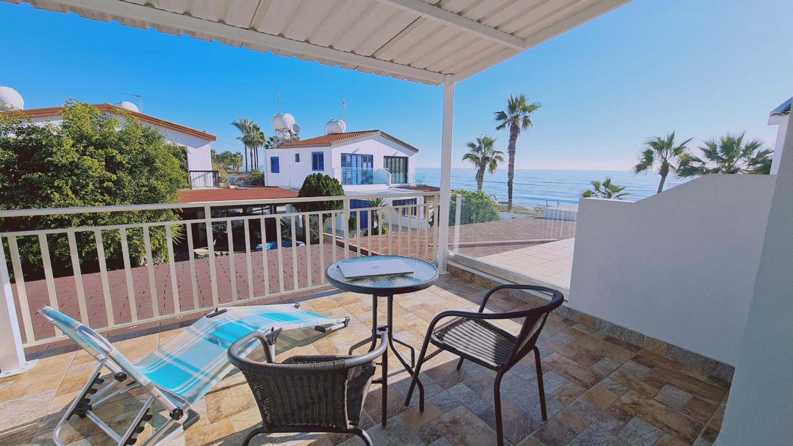 STAY Crystal Waves Maisonette
