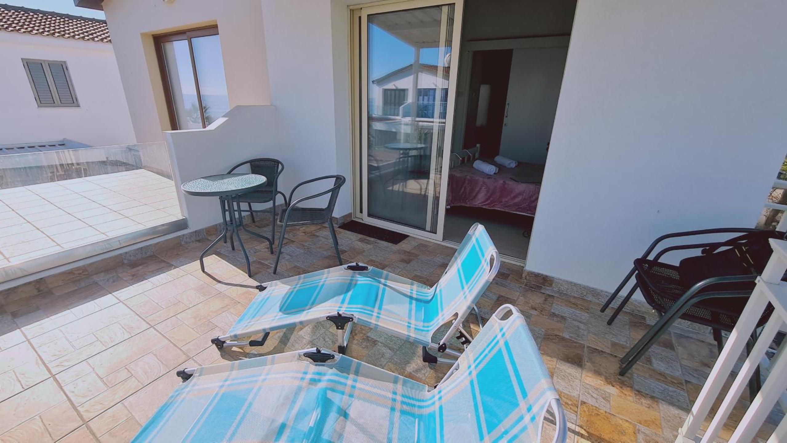 STAY Crystal Waves Maisonette