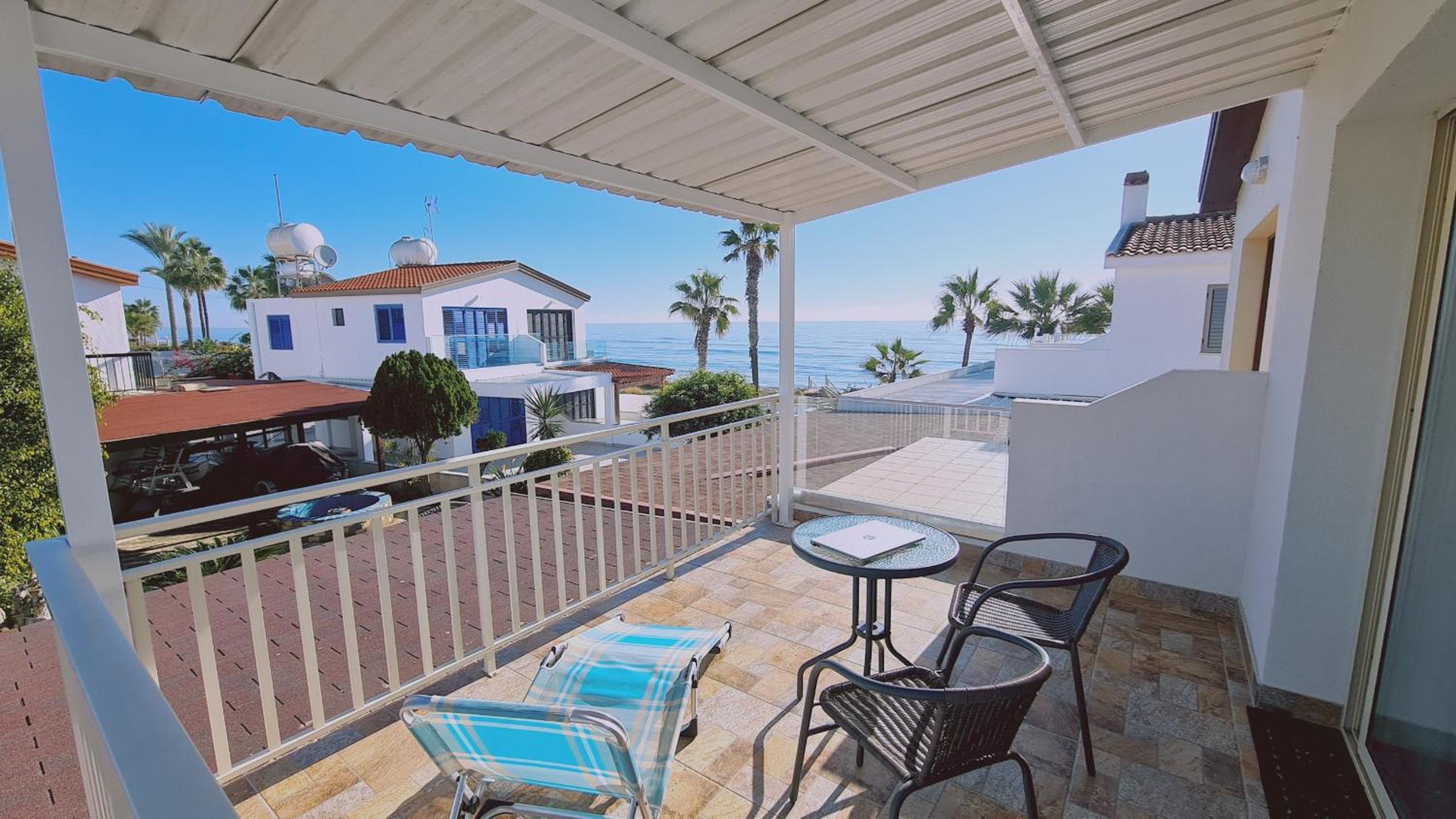 STAY Crystal Waves Maisonette
