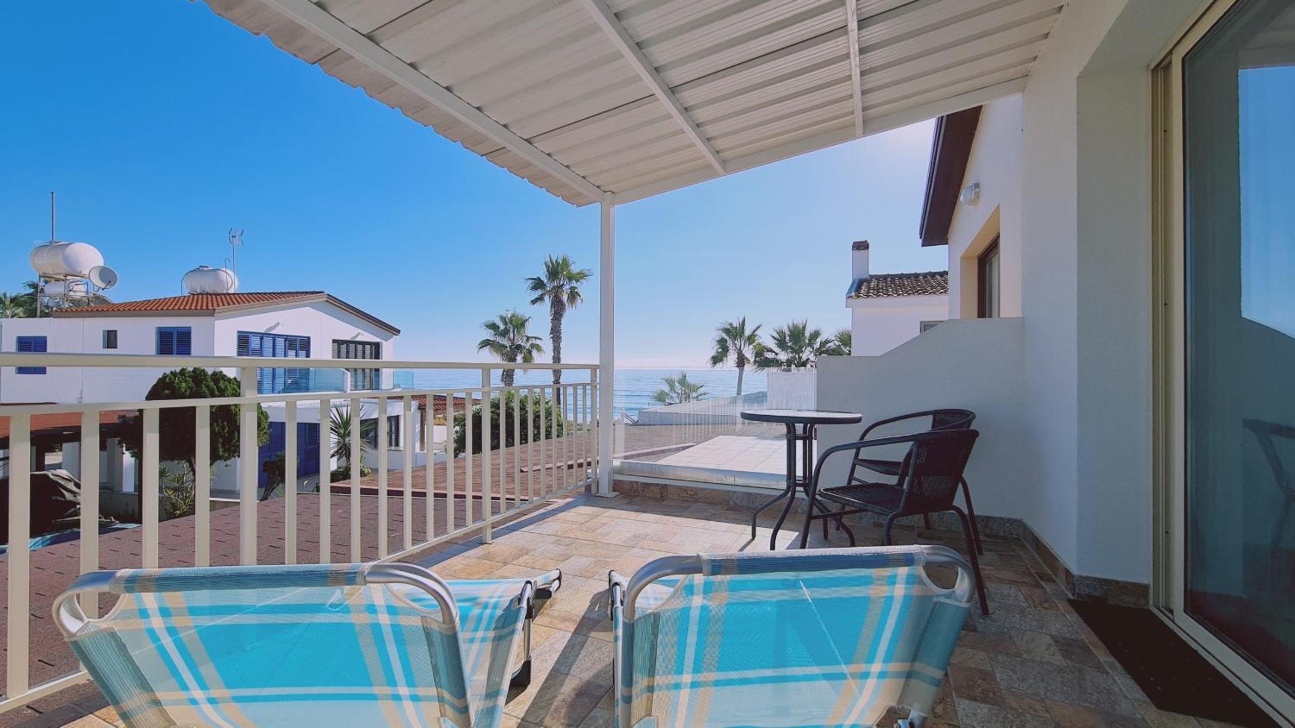 STAY Crystal Waves Maisonette