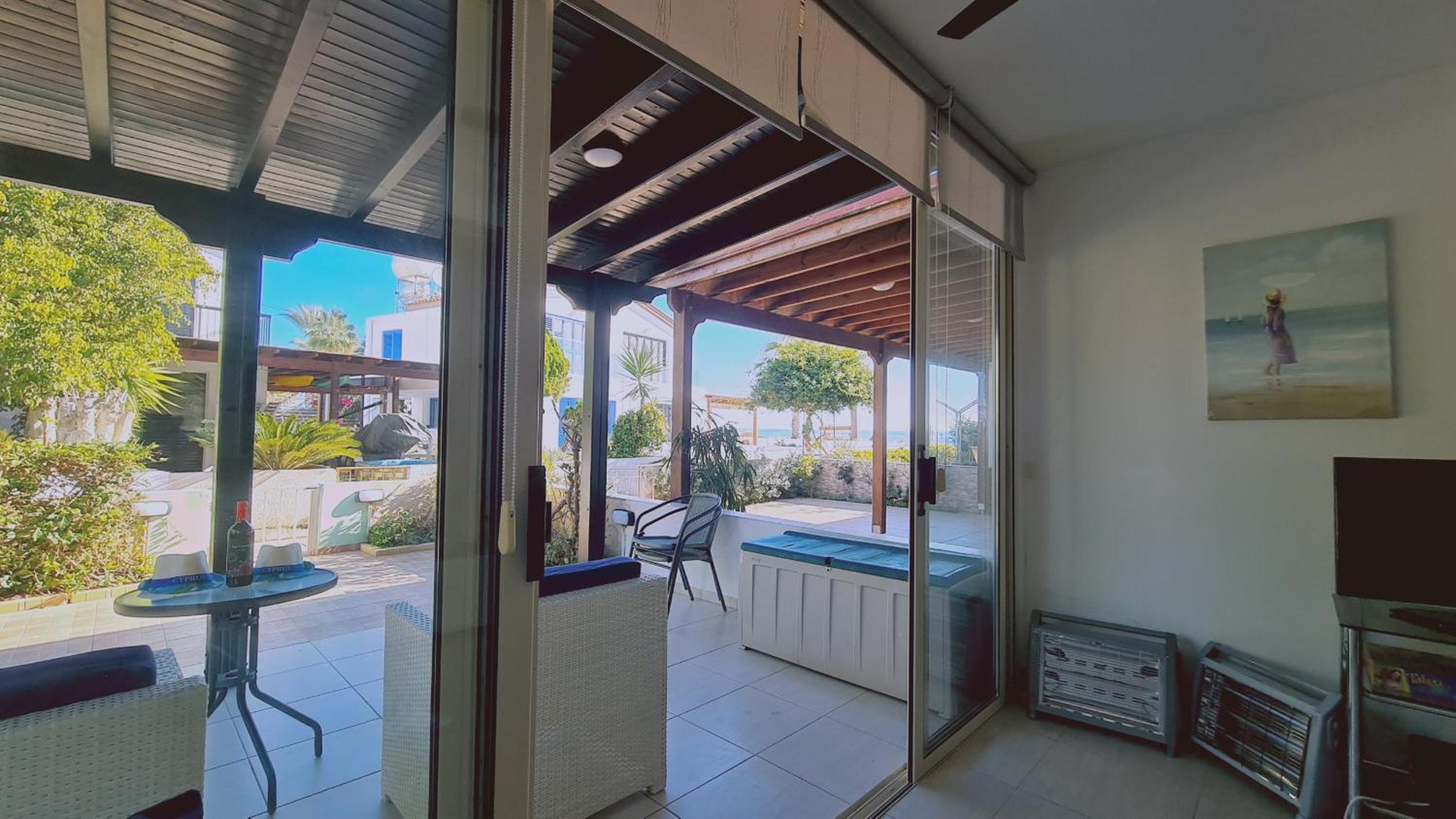 STAY Crystal Waves Maisonette