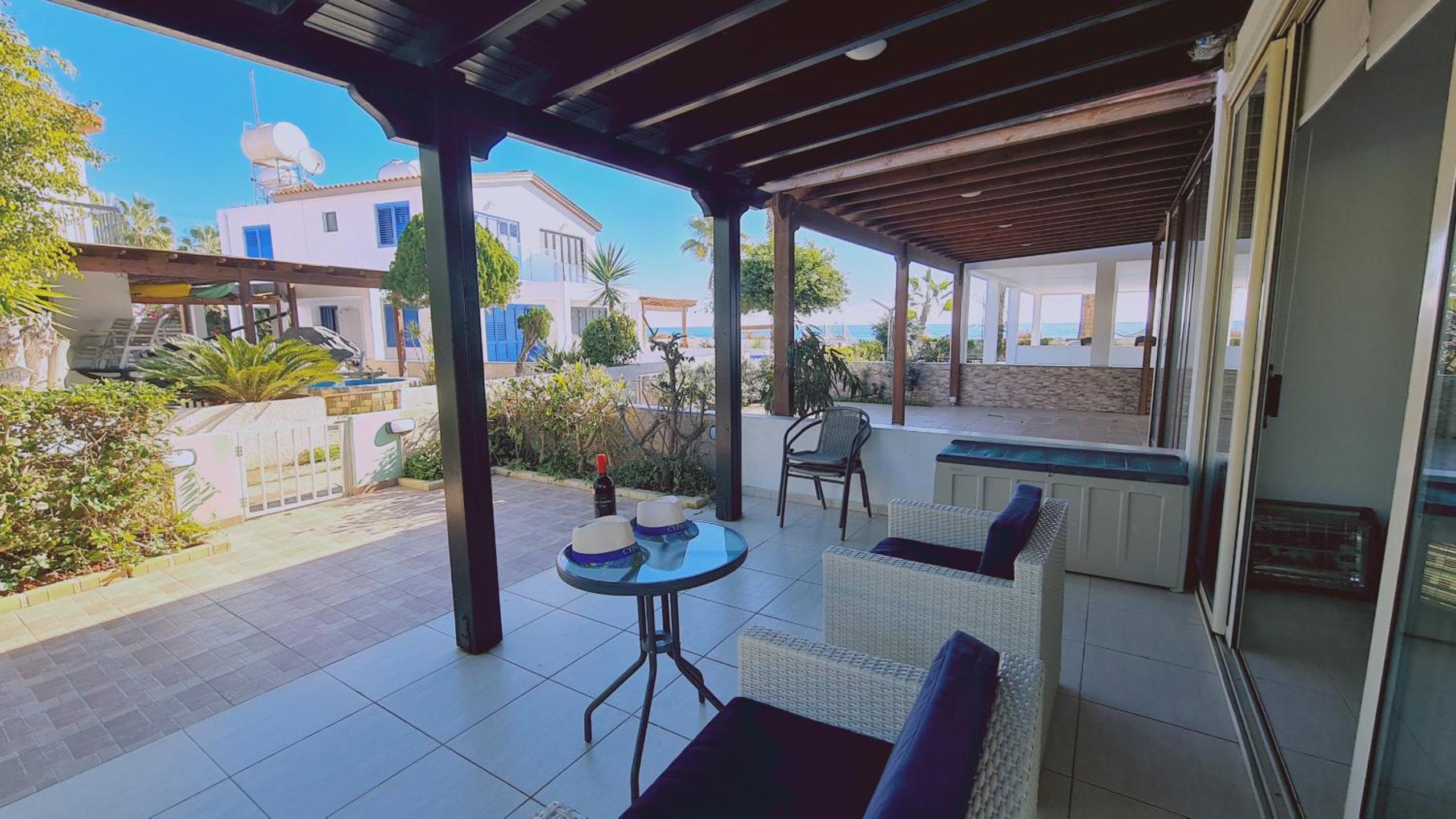 STAY Crystal Waves Maisonette
