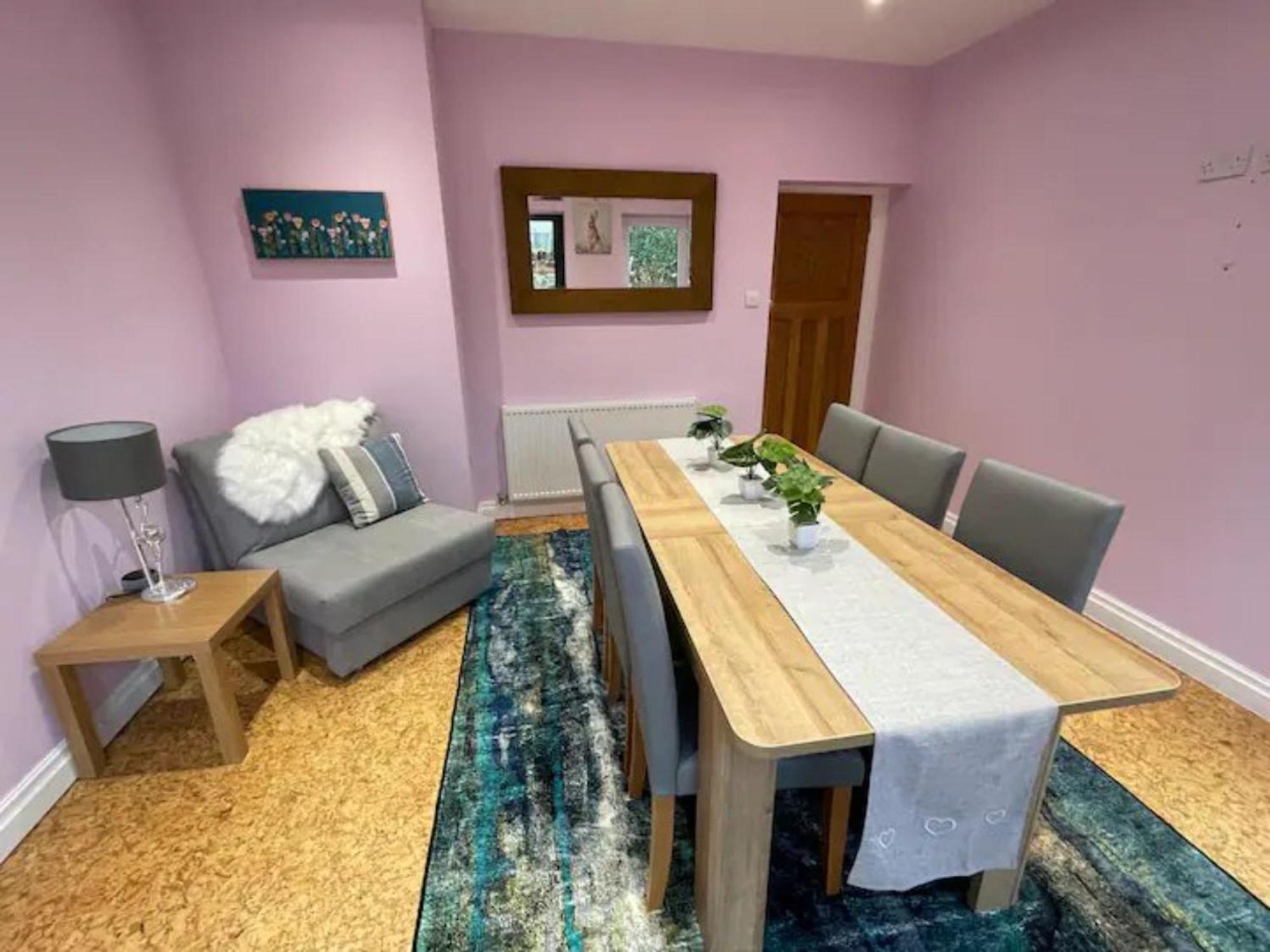Glossop Retreat - Pet Friendly Perfect for 6