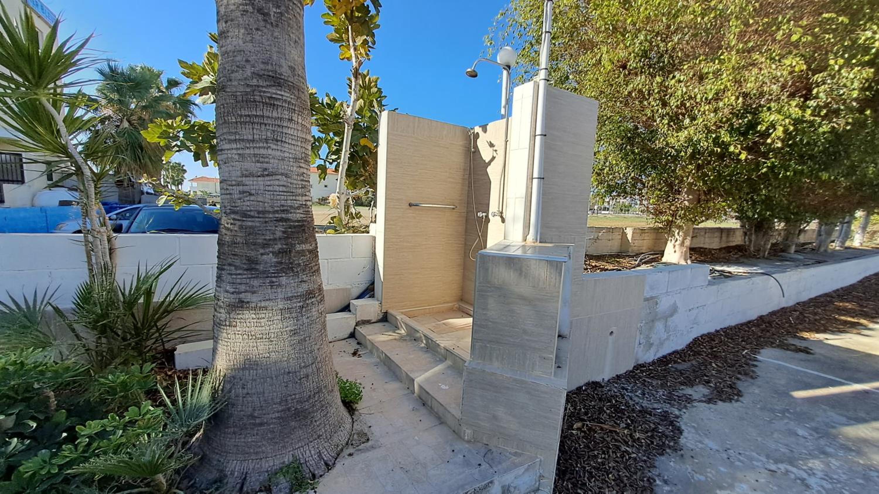 Seaside 2BR Apartment 30m from Sea & Free Parking