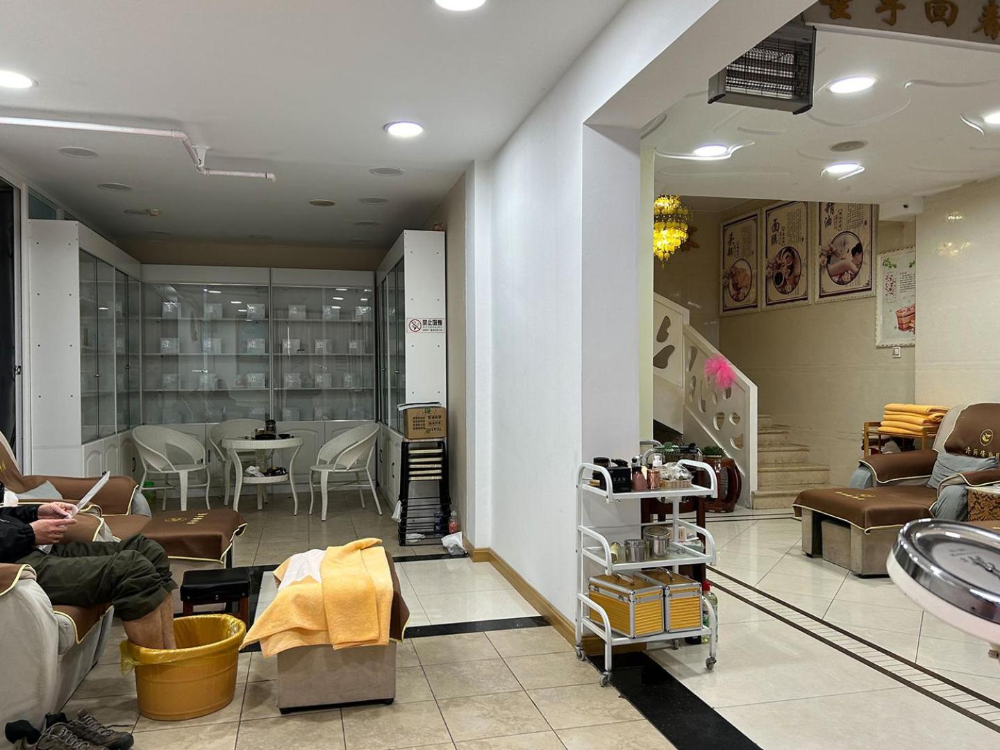 Annie Apartment - only 120 metres from Metro Line 2 Exit B of Chuanxingulou