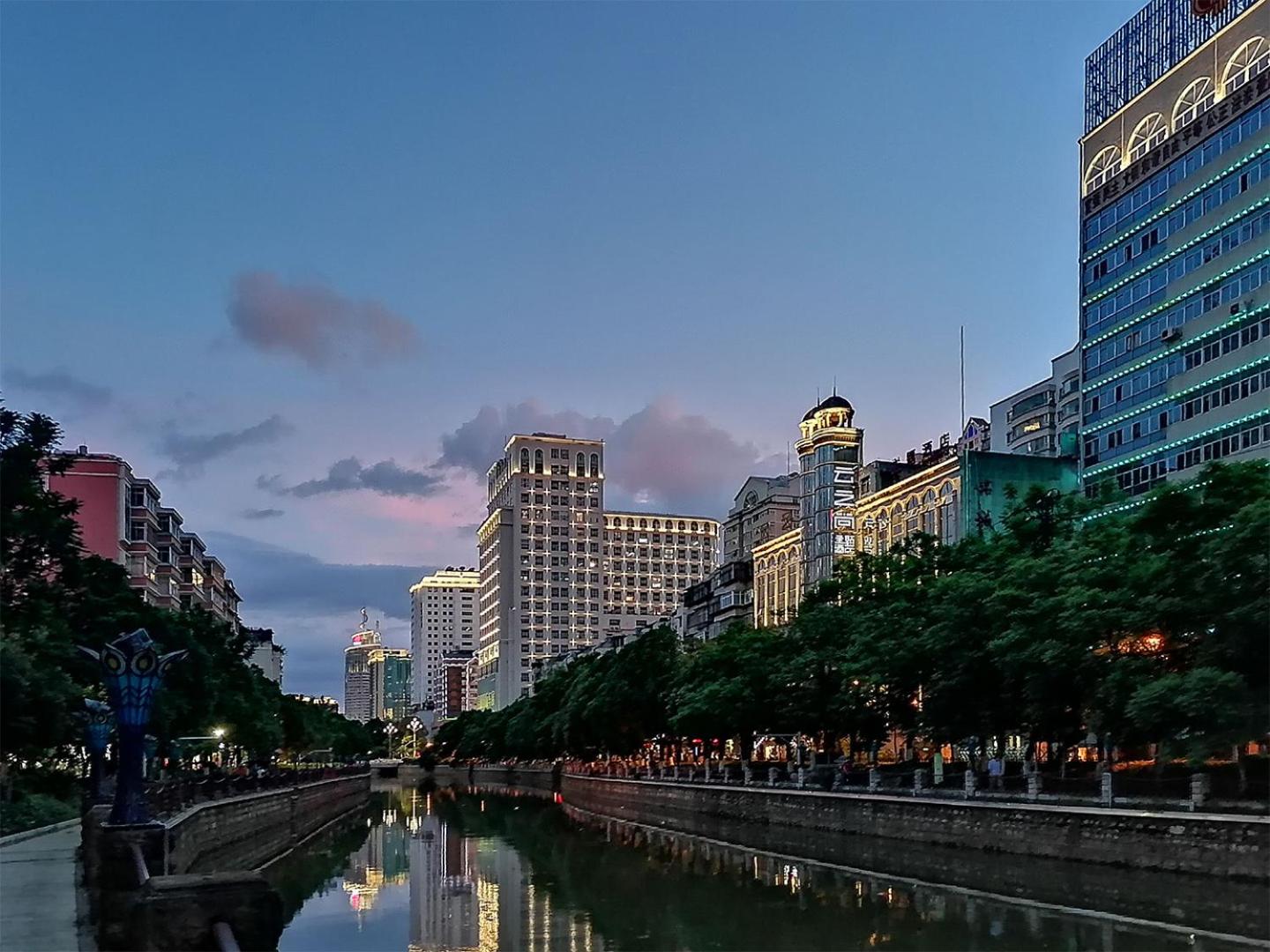 Annie Apartment - only 120 metres from Metro Line 2 Exit B of Chuanxingulou