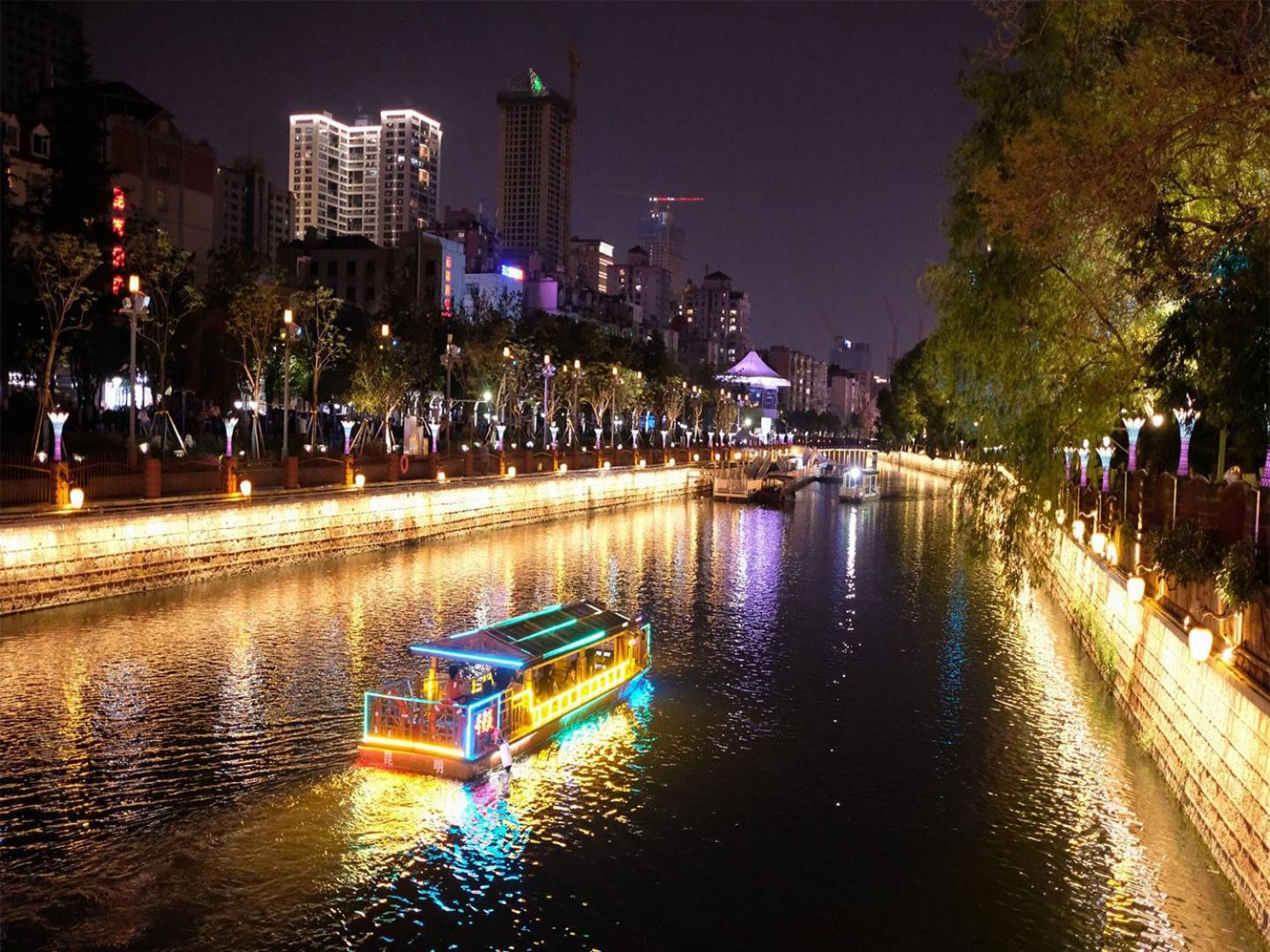 Annie Apartment - only 120 metres from Metro Line 2 Exit B of Chuanxingulou