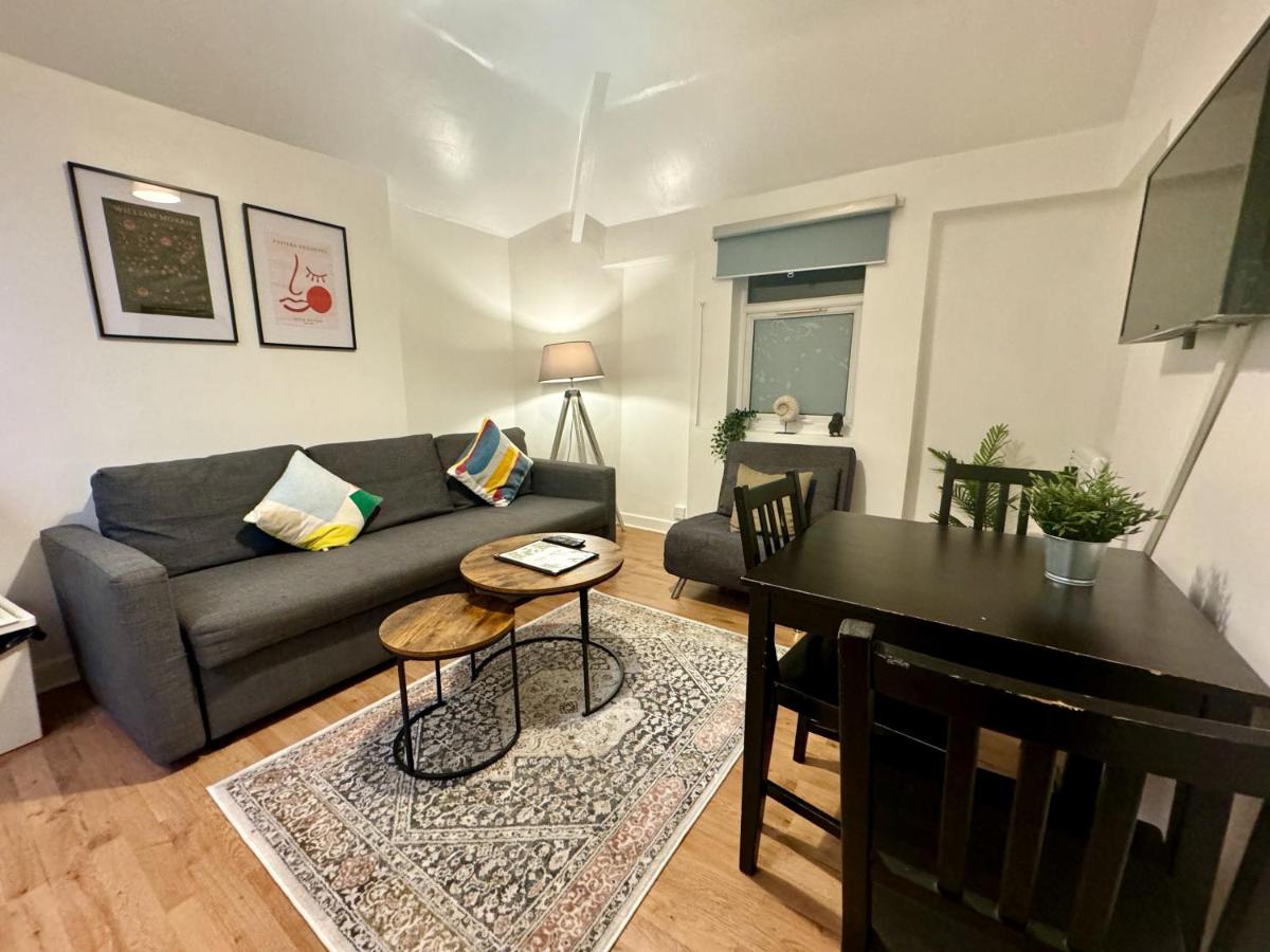 Space For Groups, 10 mins from centre with parking! view 4