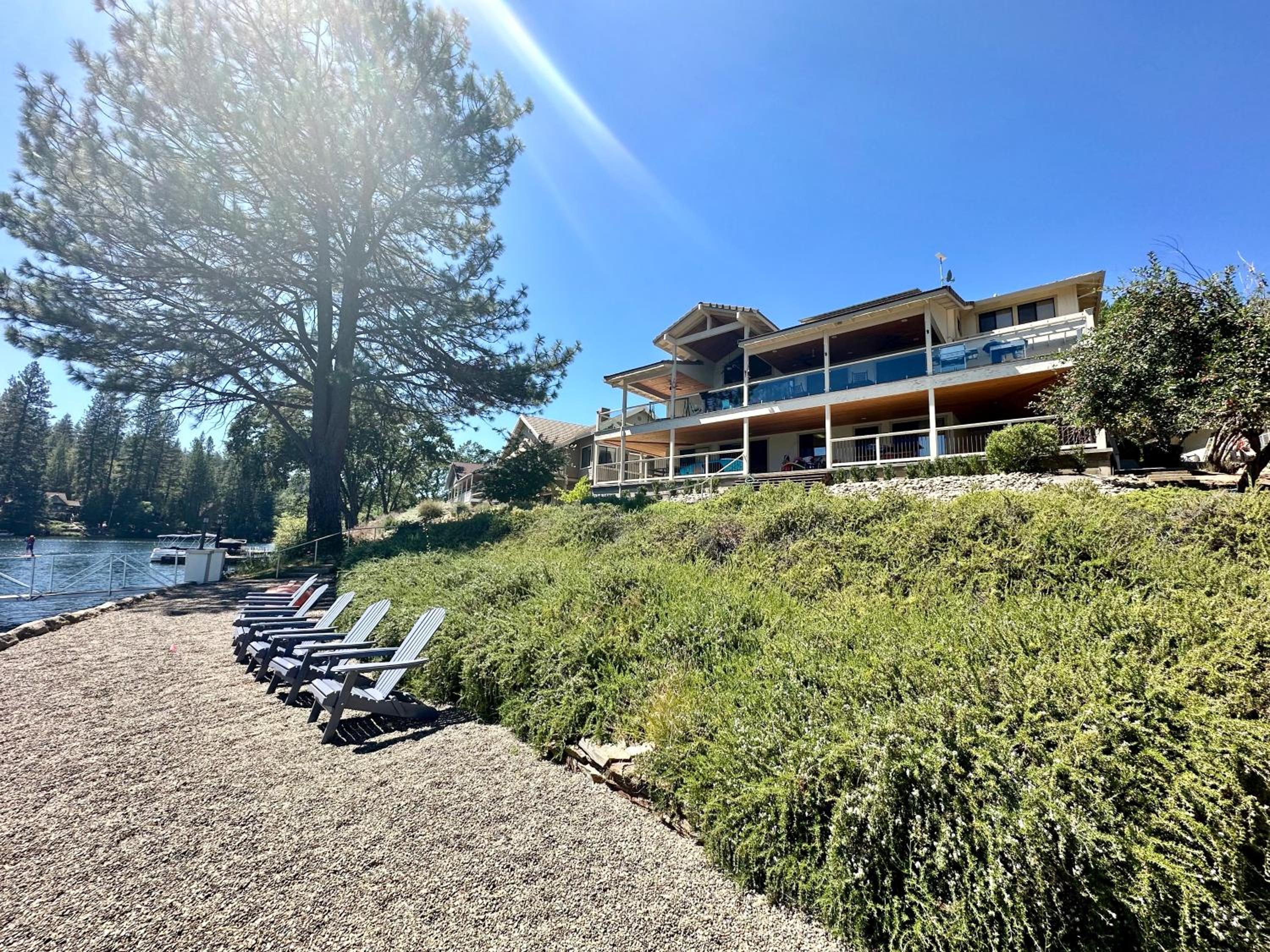 Luxury Yosemite Lake House view 5