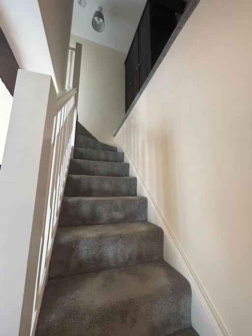 1 Bed Flat, Free Parking, 5 min walk to Airbus