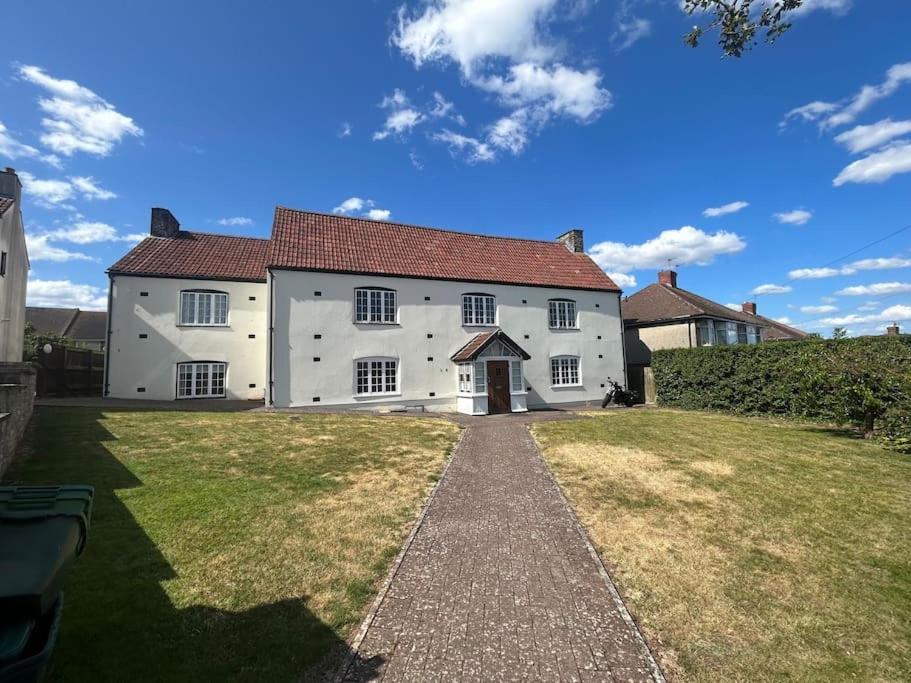 1 Bed Flat, Free Parking, 5 min walk to Airbus