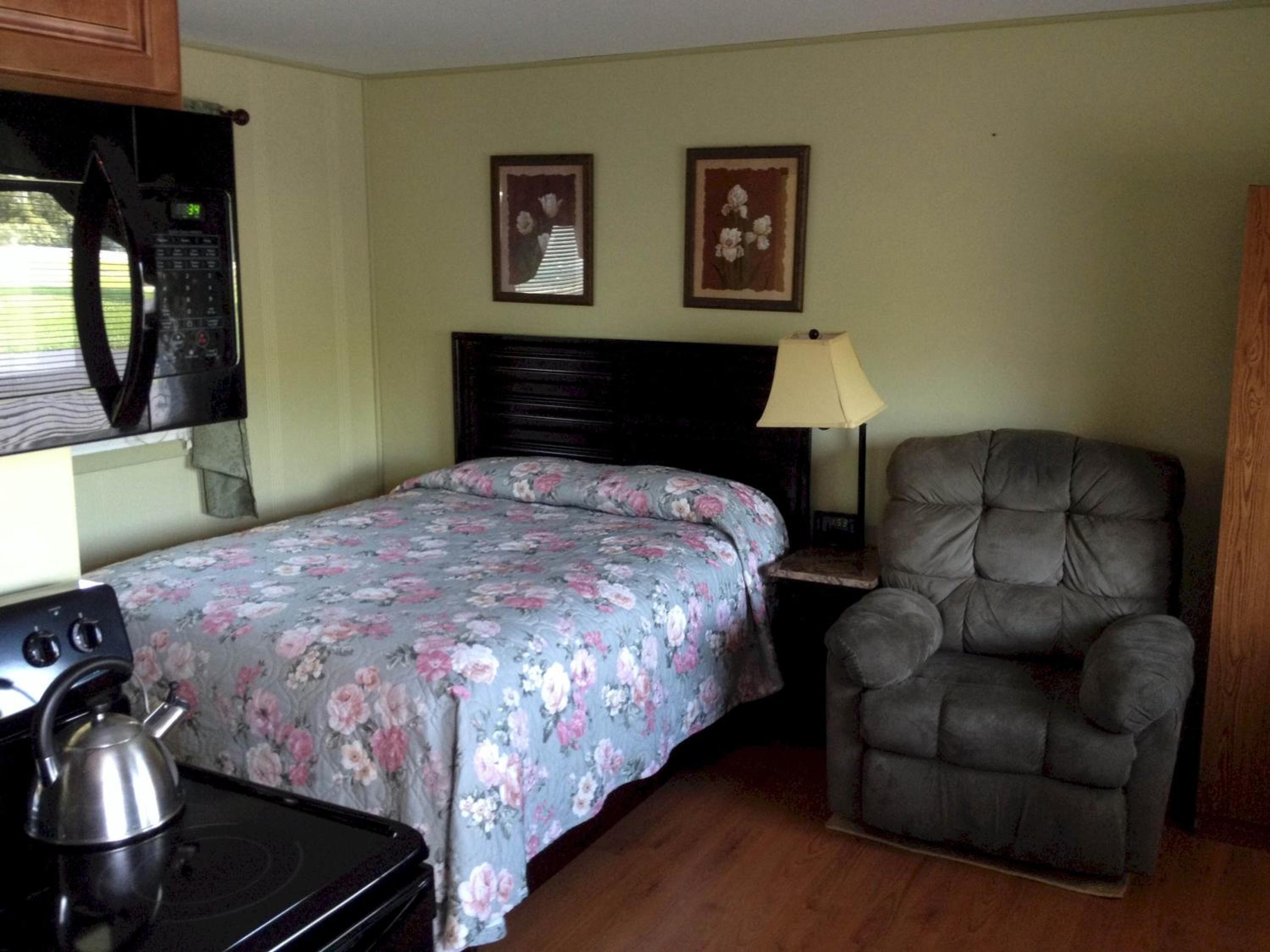 Lakeview Motel & Apartments