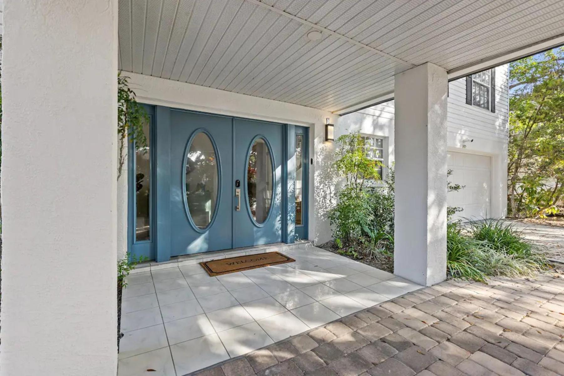 Updated Home w Heated Pool, Near Beaches - Five-Bedroom House view 2