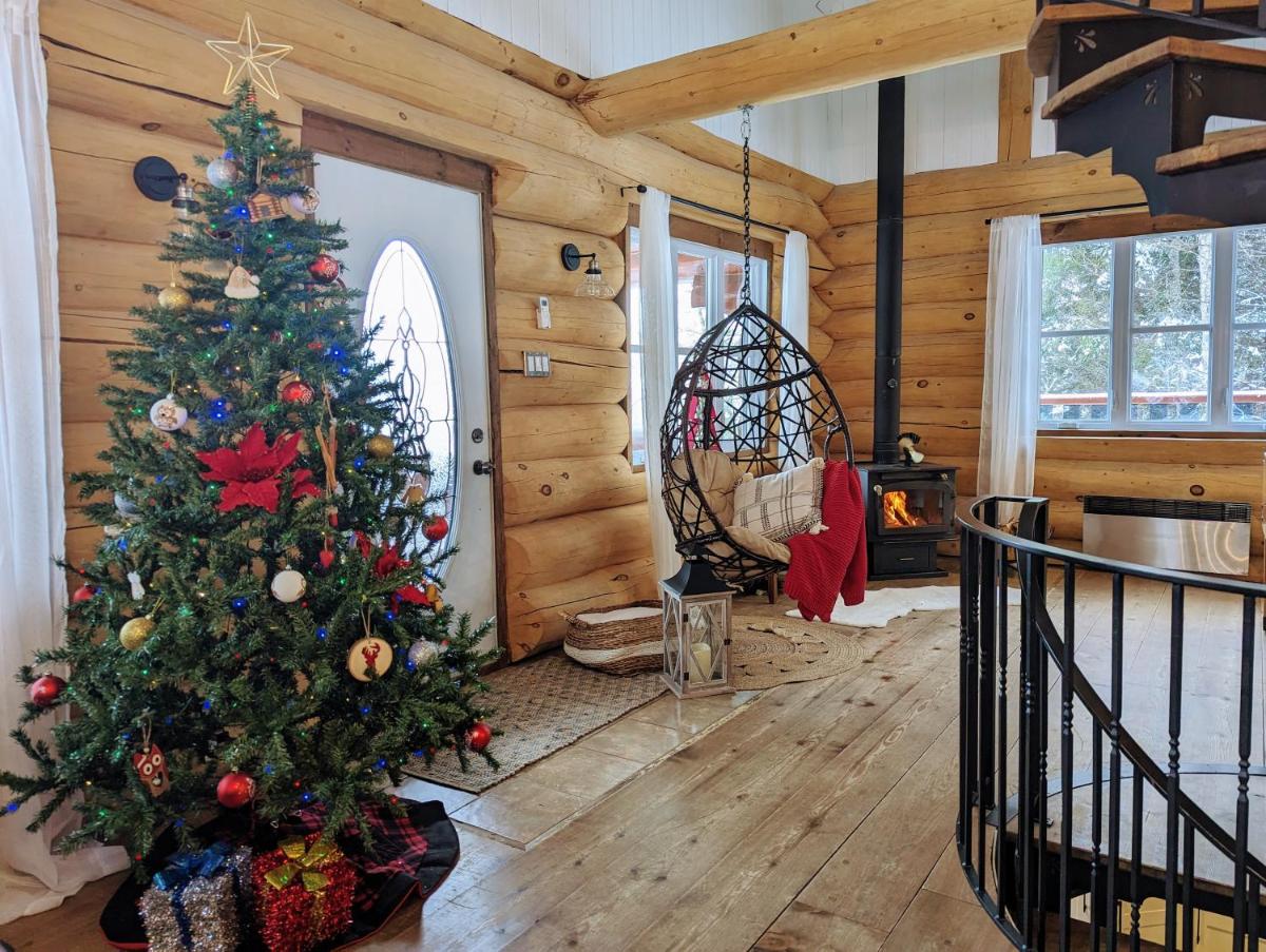 Breathtaking log house with HotTub - Winter fun in Tremblant