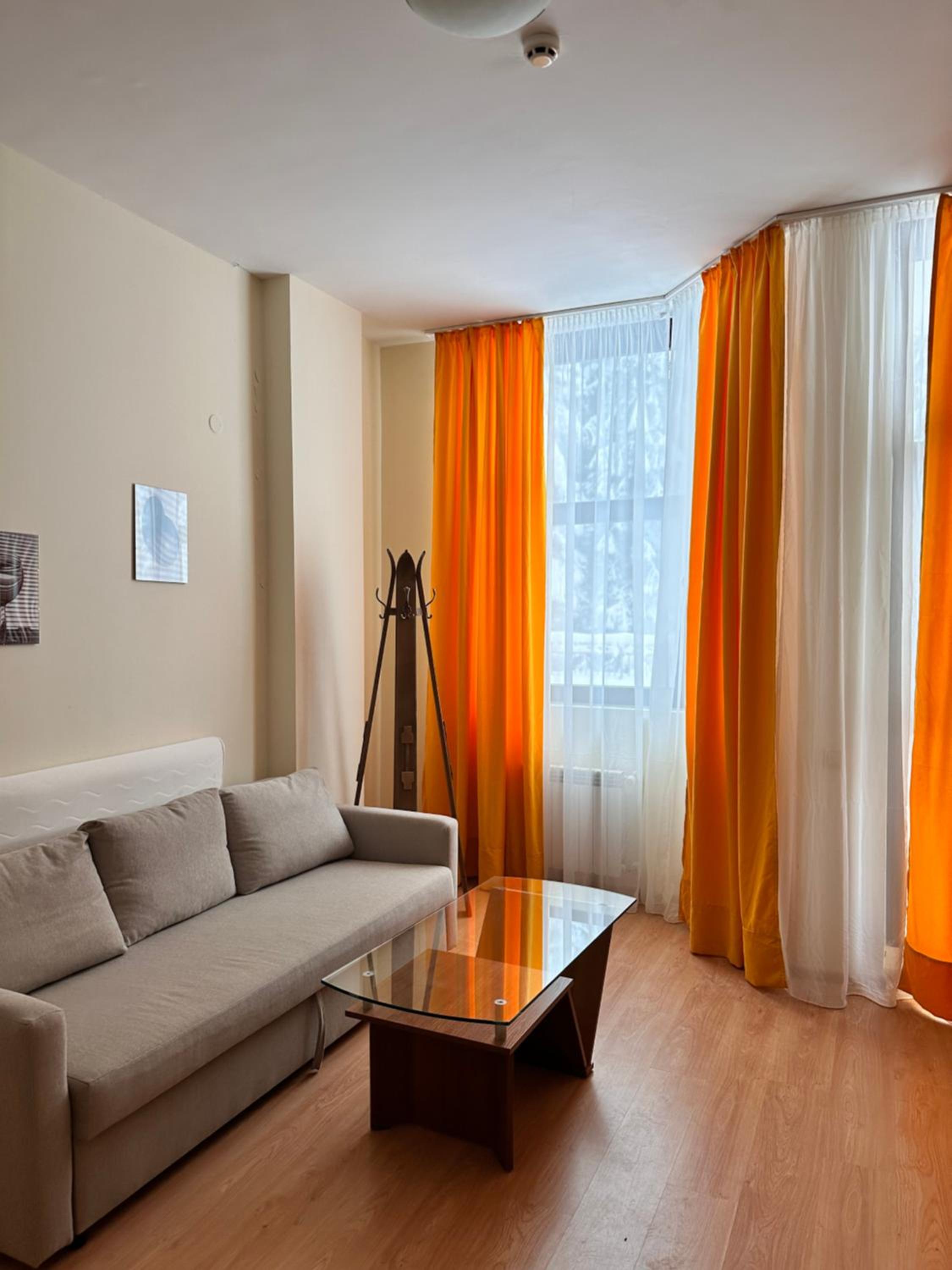 Stylish one bedroomed apartment 112 in main Flora building