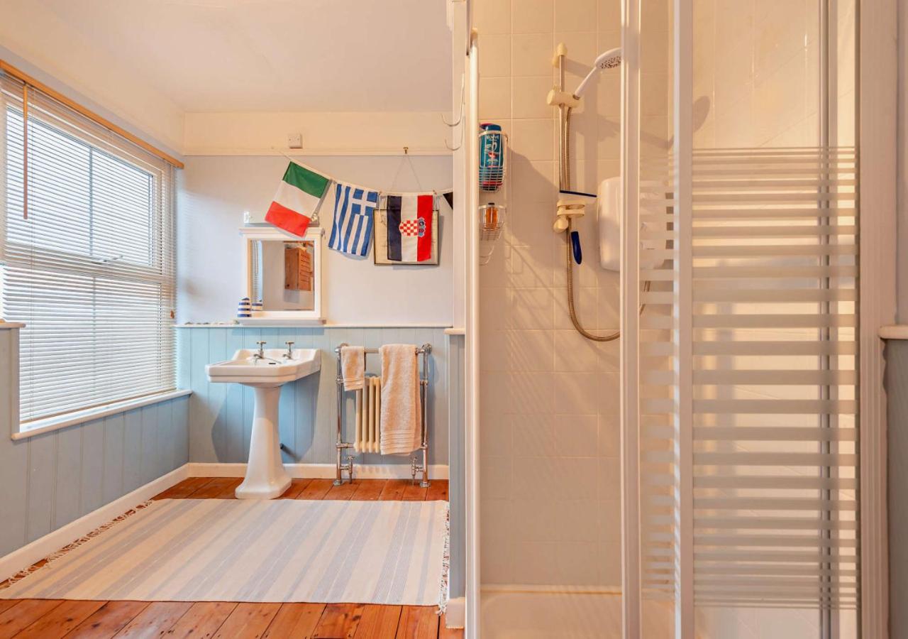 3 Bed in Aberaeron oc-b27954