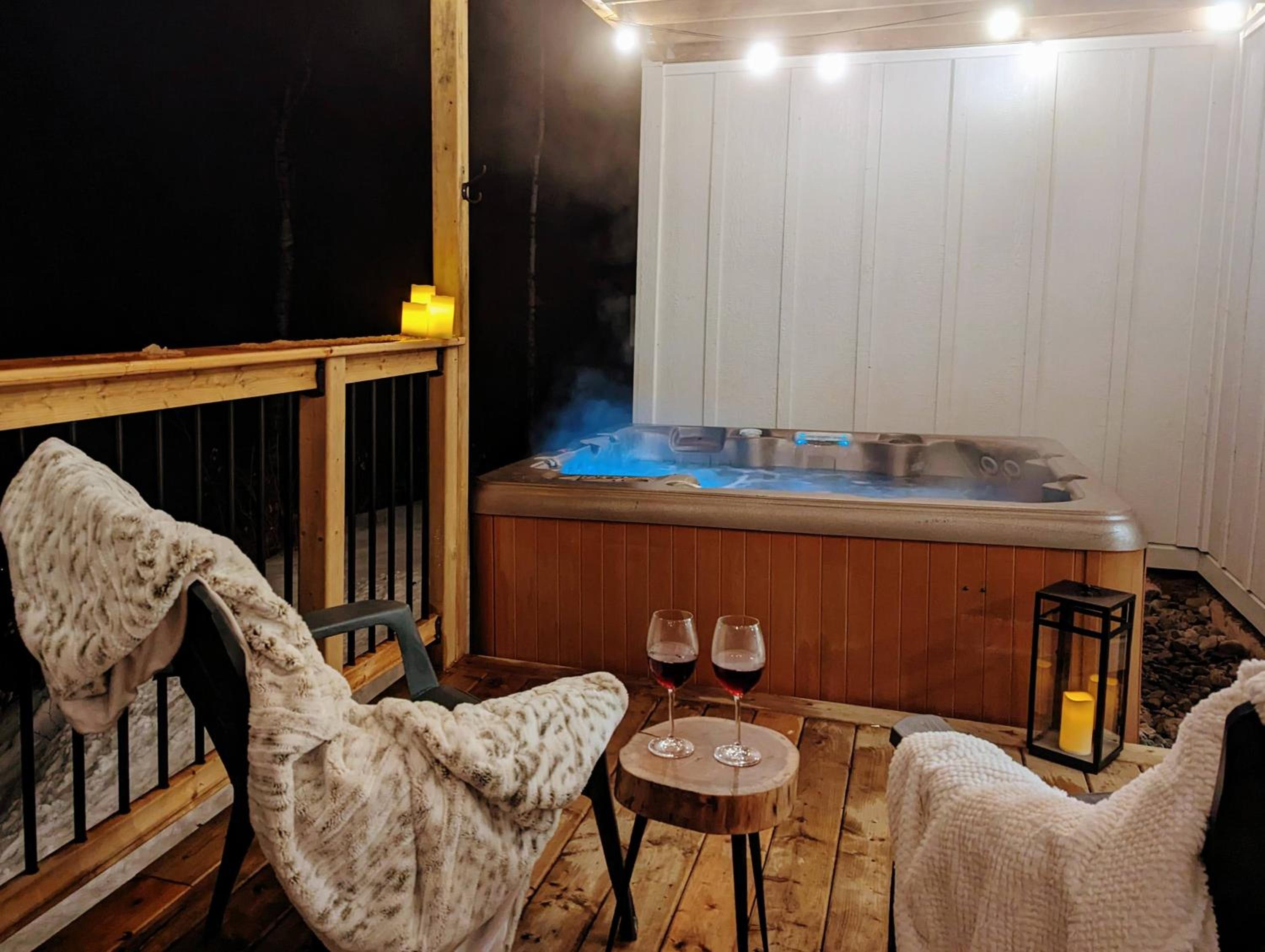 Ski in Tremblant & Mont Blanc - Views, Spa and Pool table