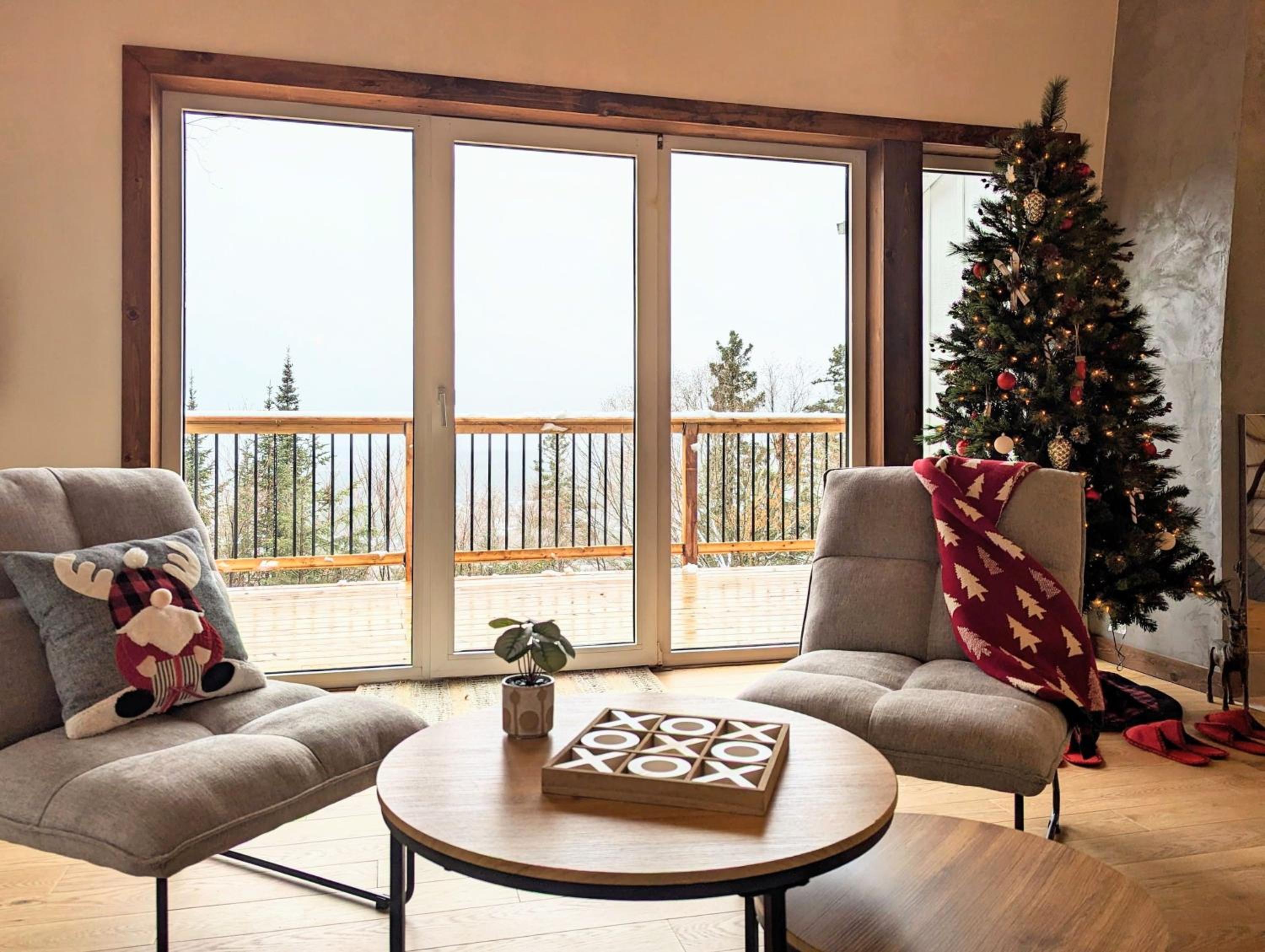 Ski in Tremblant & Mont Blanc - Views, Spa and Pool table