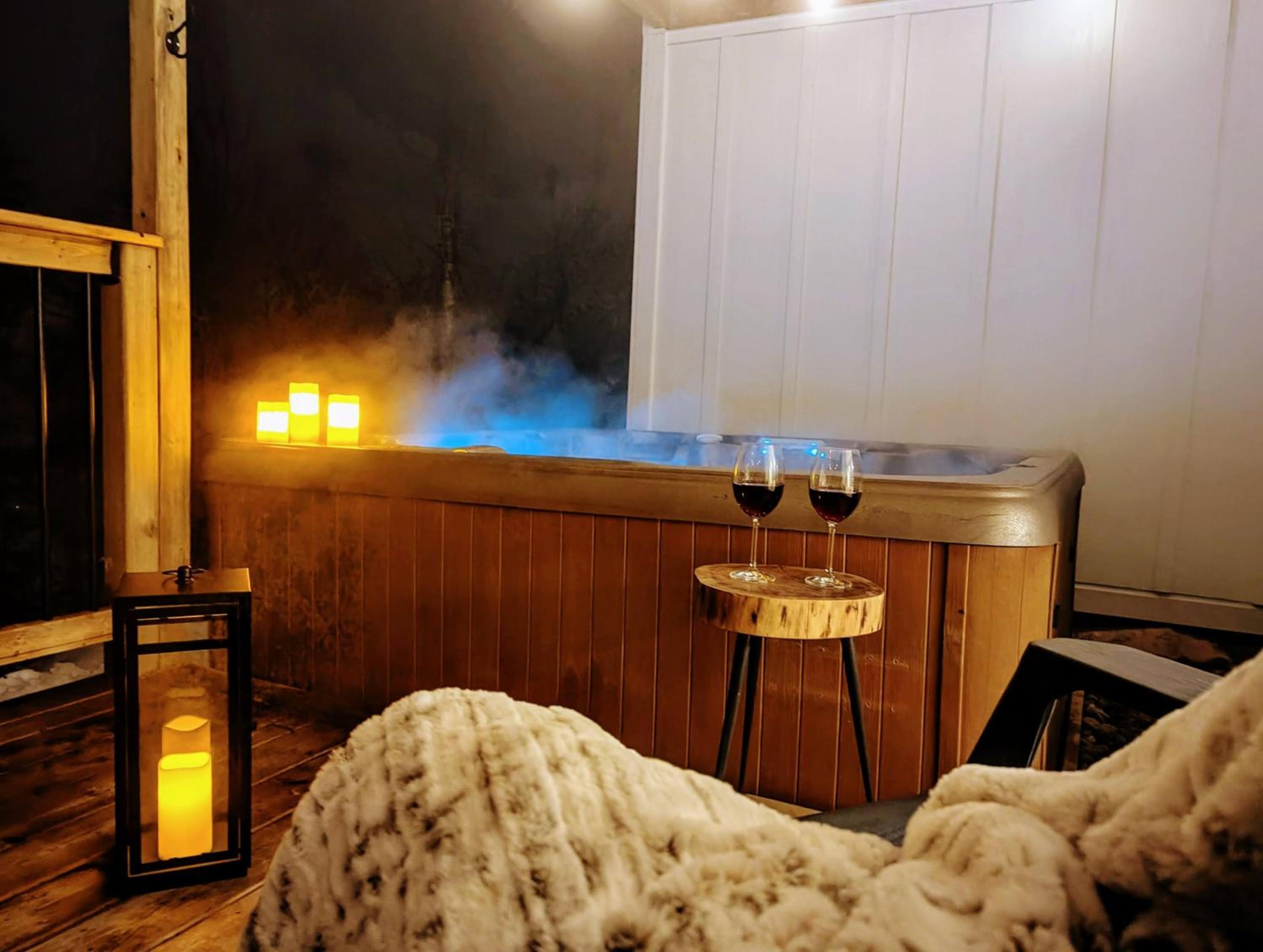 Ski in Tremblant & Mont Blanc - Views, Spa and Pool table