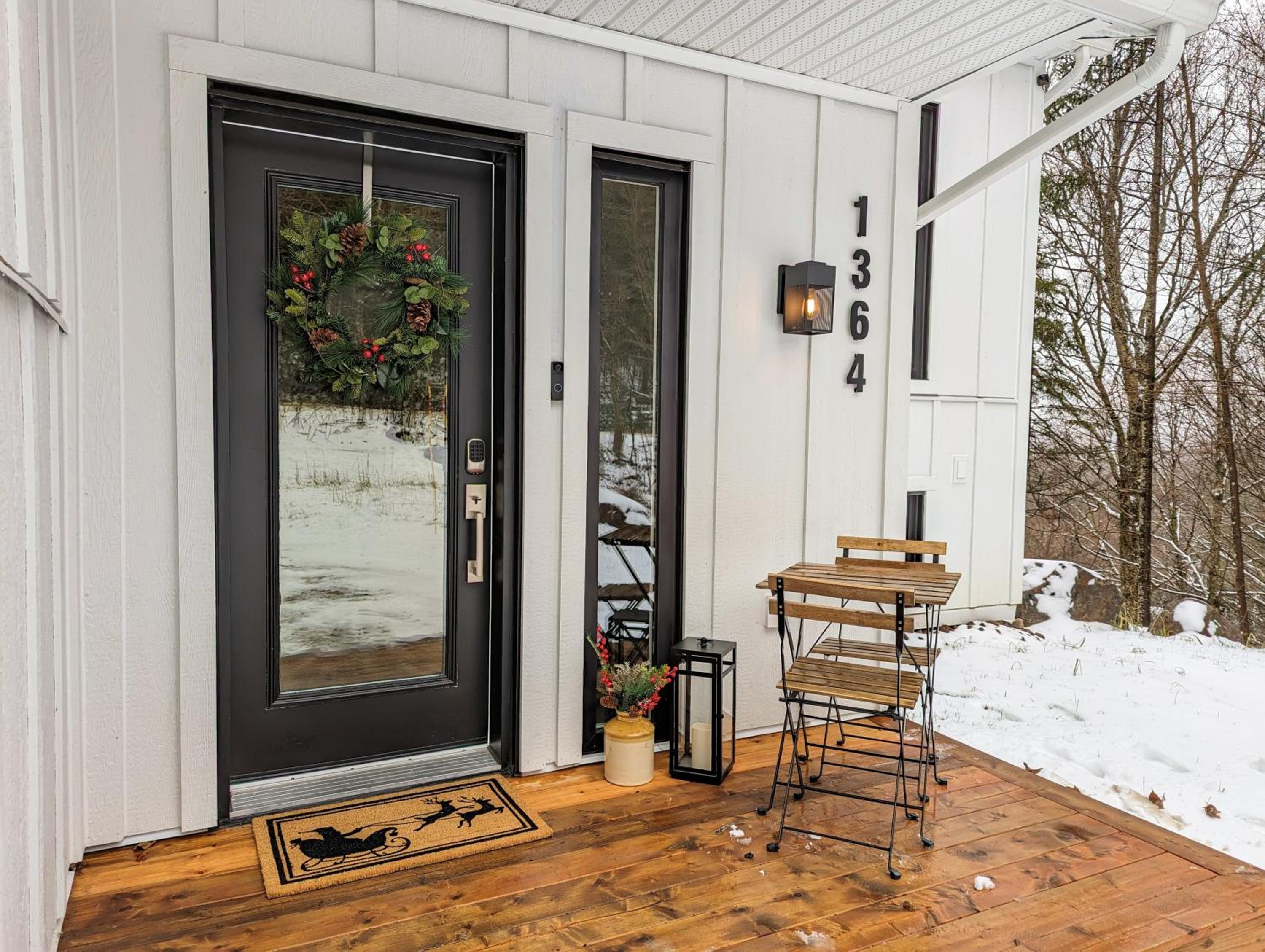 Ski in Tremblant & Mont Blanc - Views, Spa and Pool table
