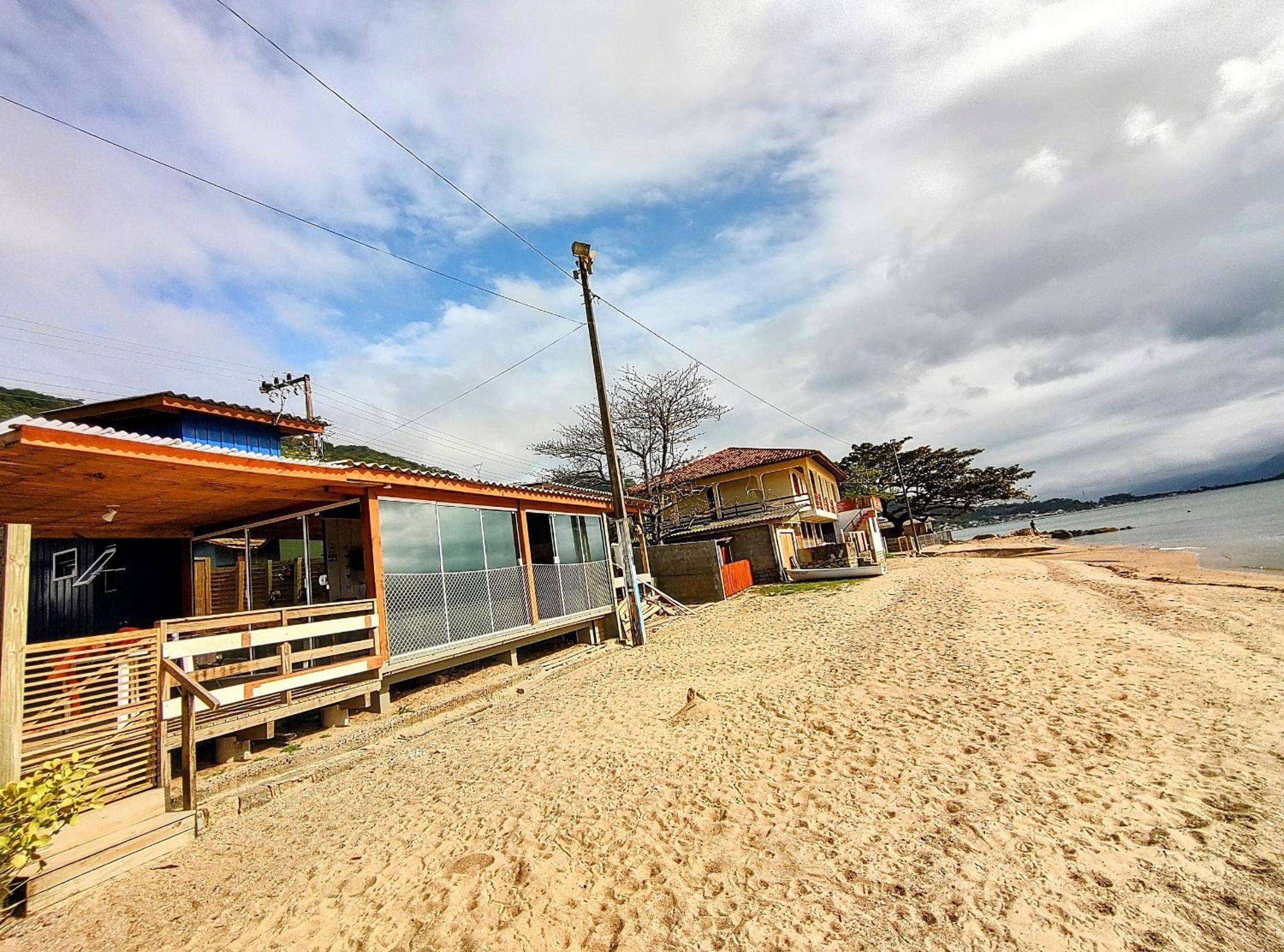 Casa charmosa pé na areia por do sol