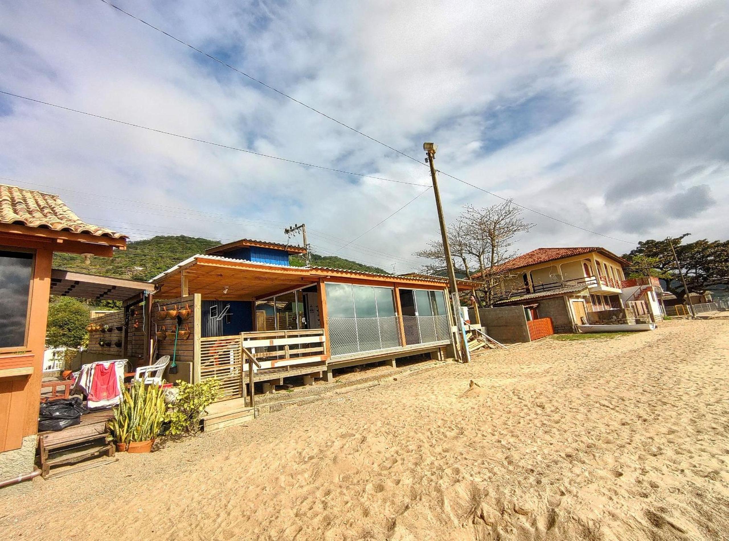 Casa charmosa pé na areia por do sol