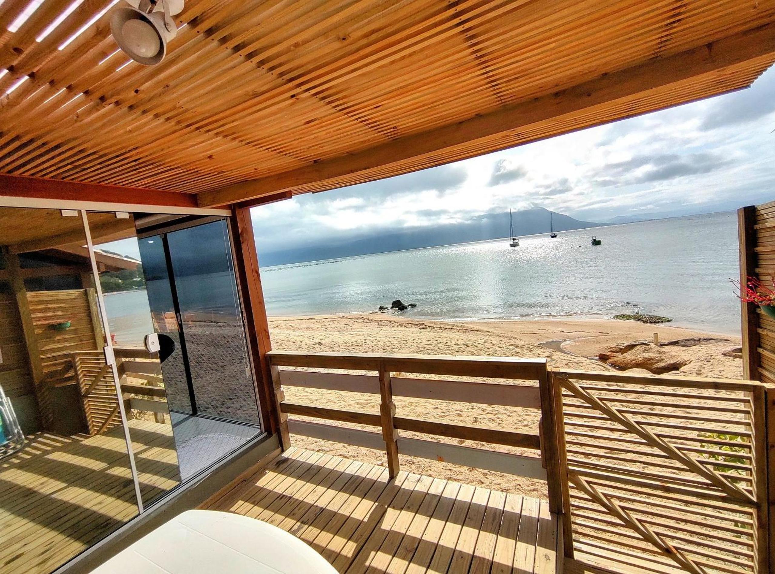 Casa charmosa pé na areia por do sol