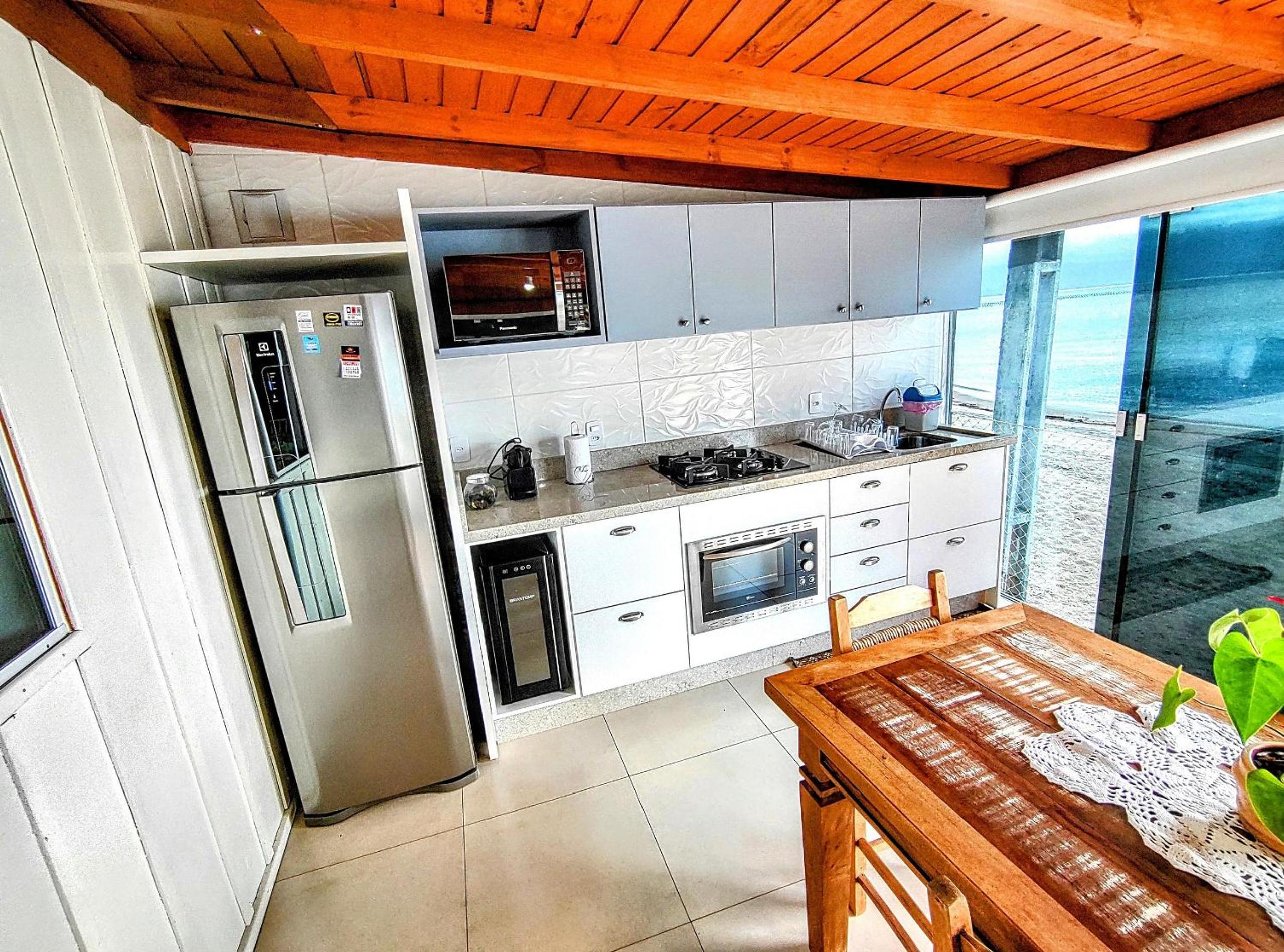 Casa charmosa pé na areia por do sol