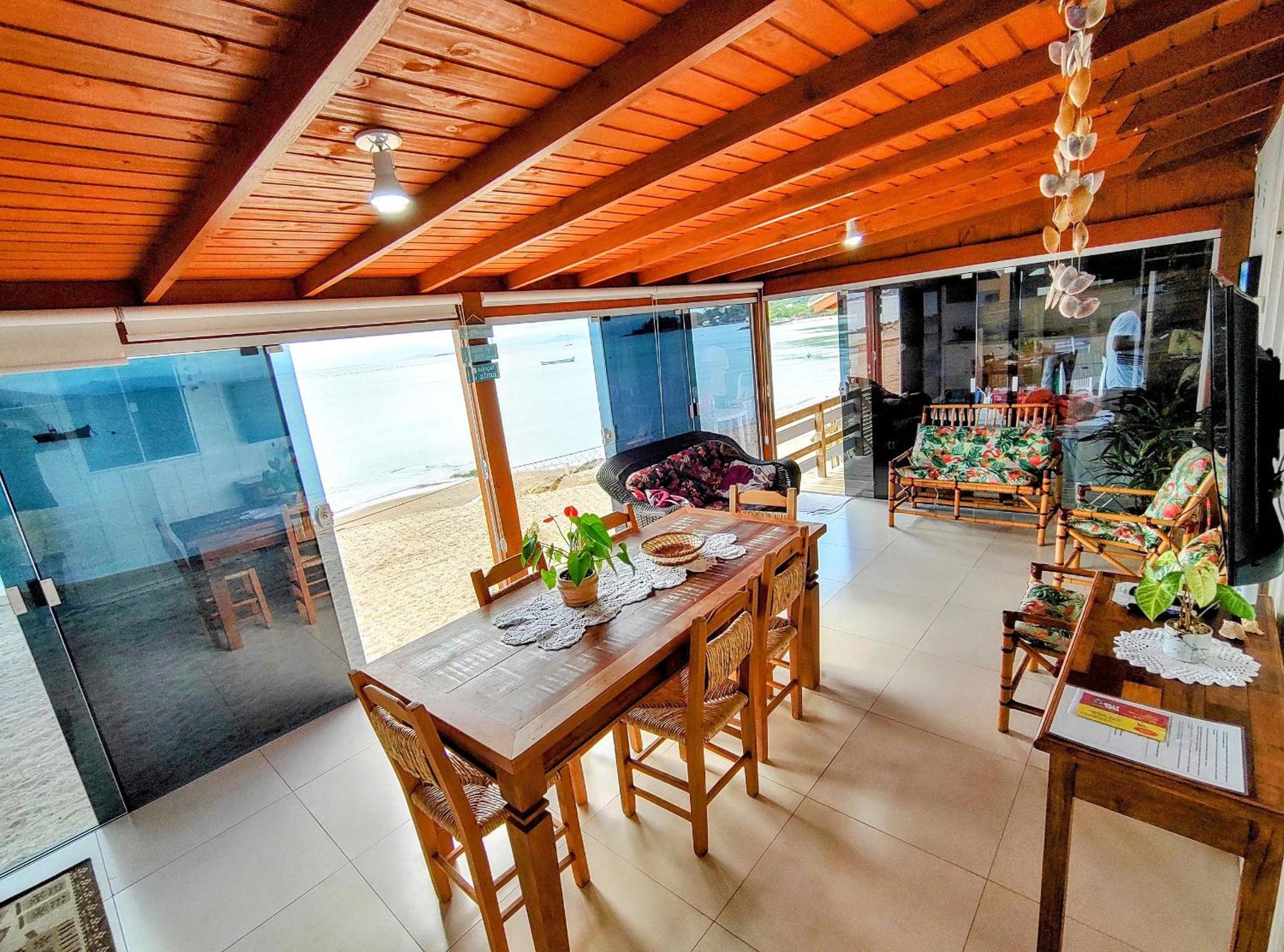 Casa charmosa pé na areia por do sol