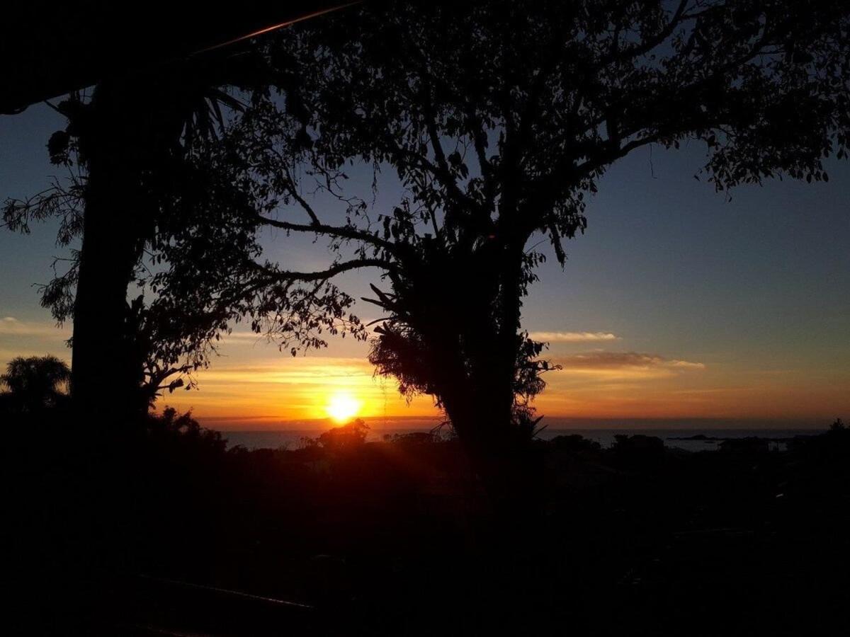 Cabana com vista mar, nascer do sol e lua cheia