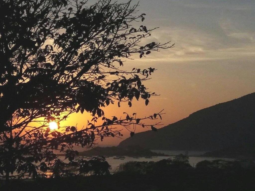 Cabana com vista mar, nascer do sol e lua cheia