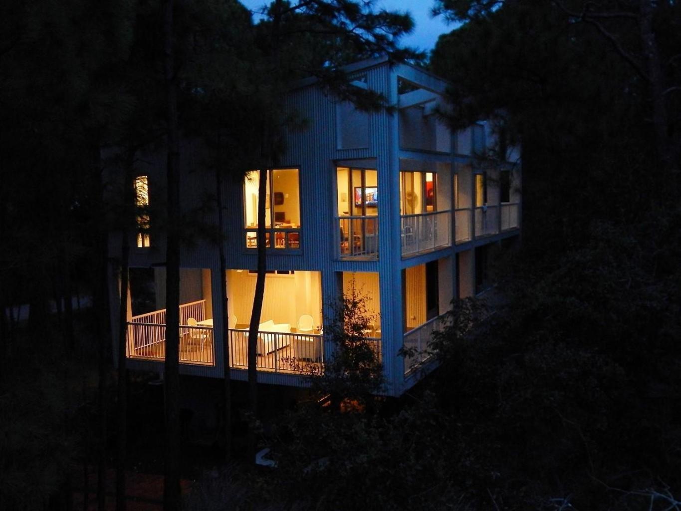 055 Bough House