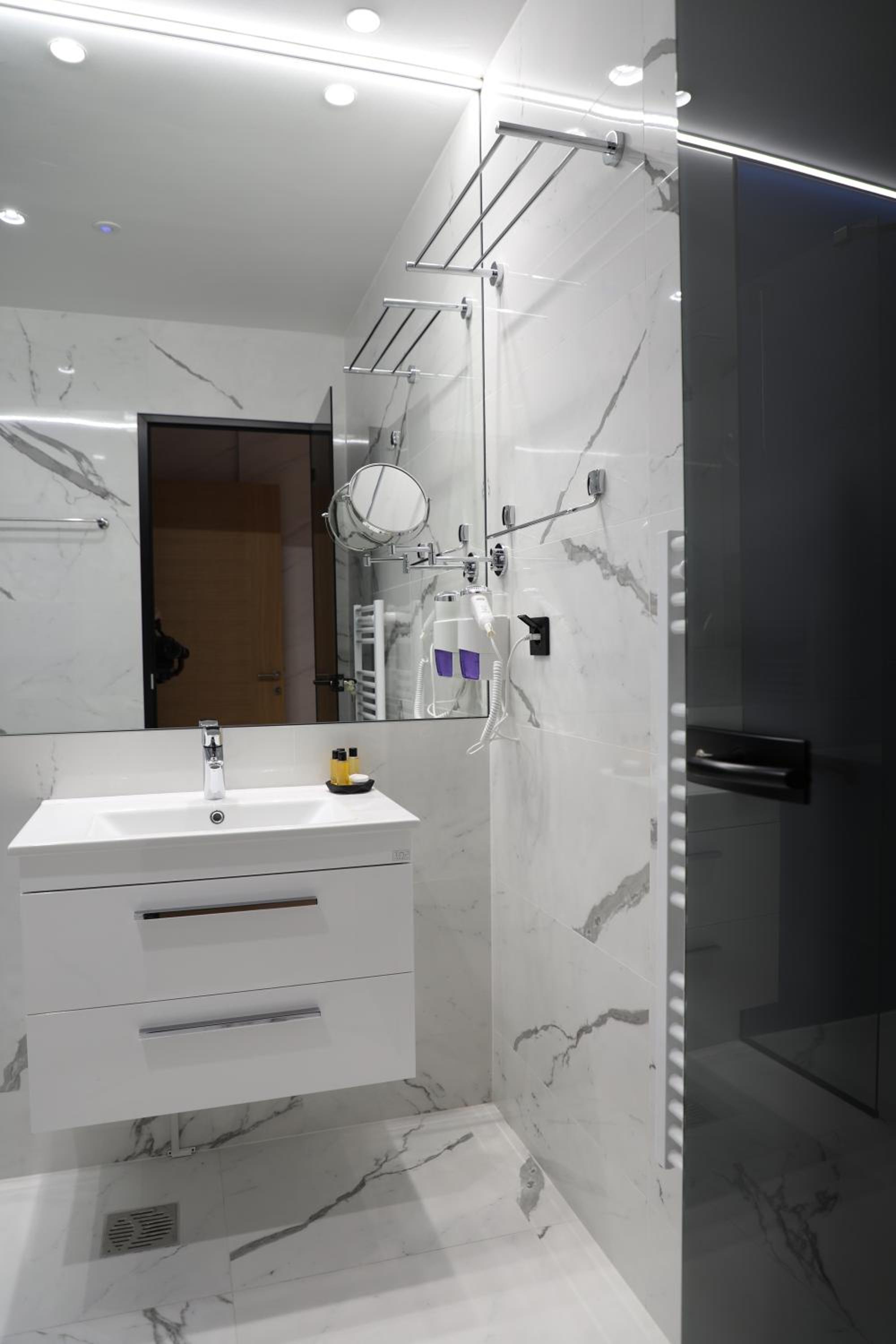 Moaline Apartments, free parking