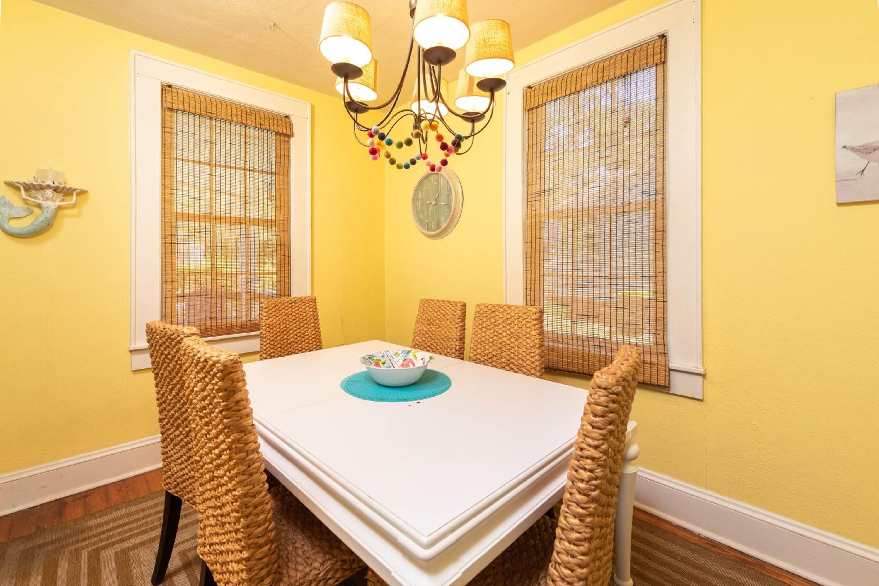 Graduations Welcome! Bayside Bungalow Close Proximity to Downtown Beaufort and Parris Island