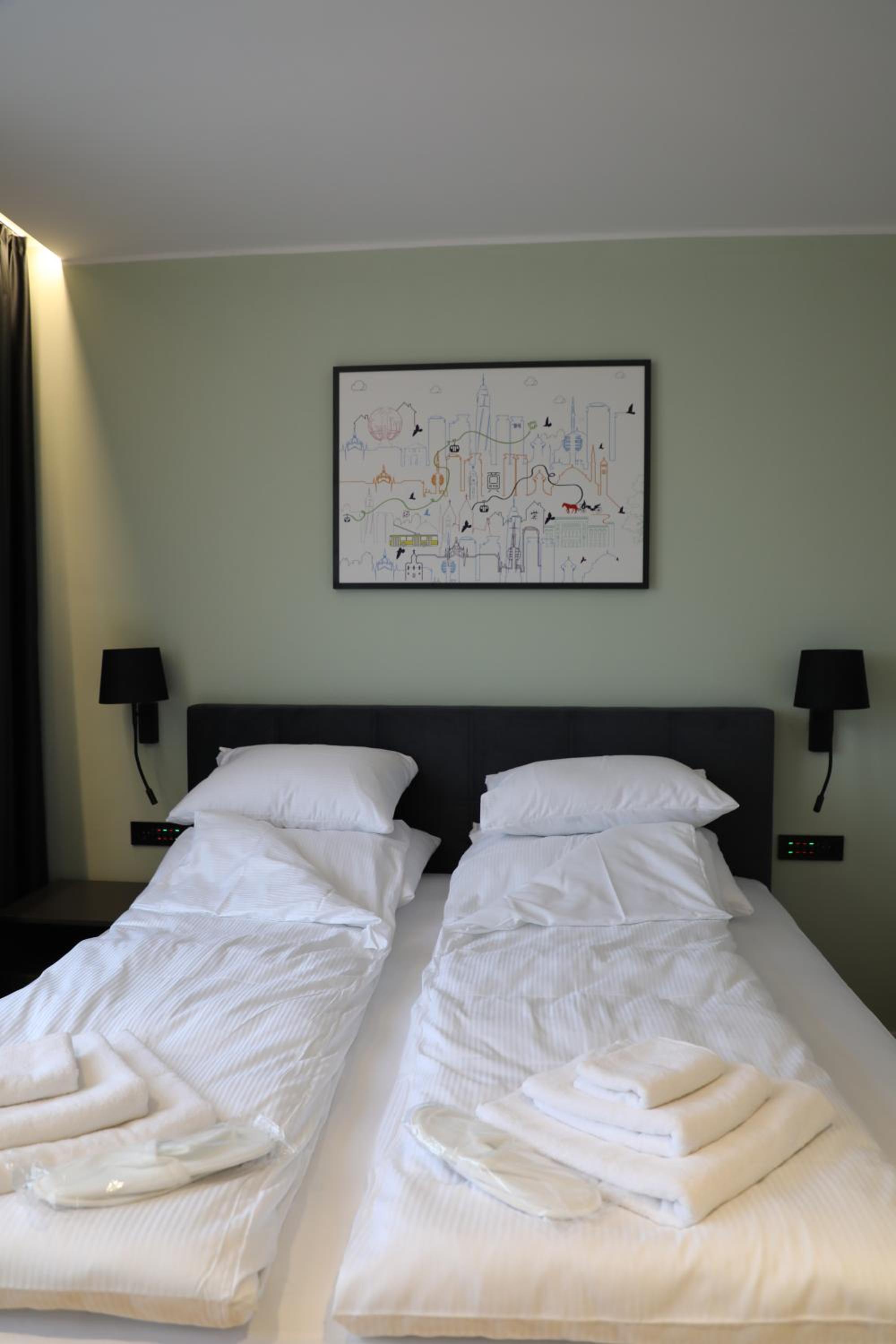 Moaline Apartments, free parking